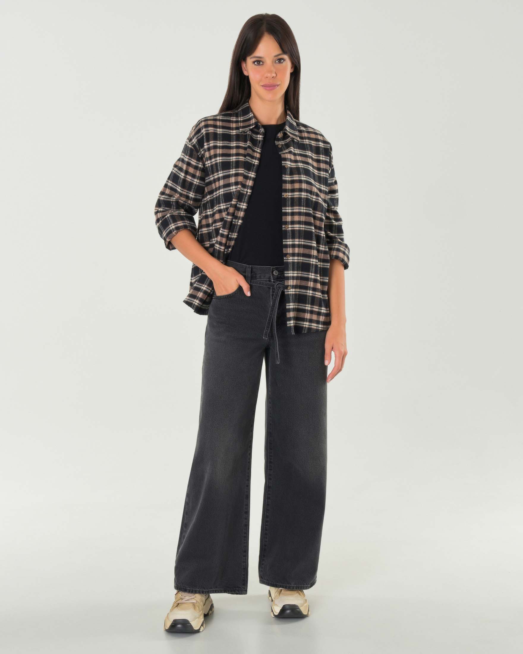 Camicia nera in flanella di cotone a fantasia check marrone con carrè arricciato