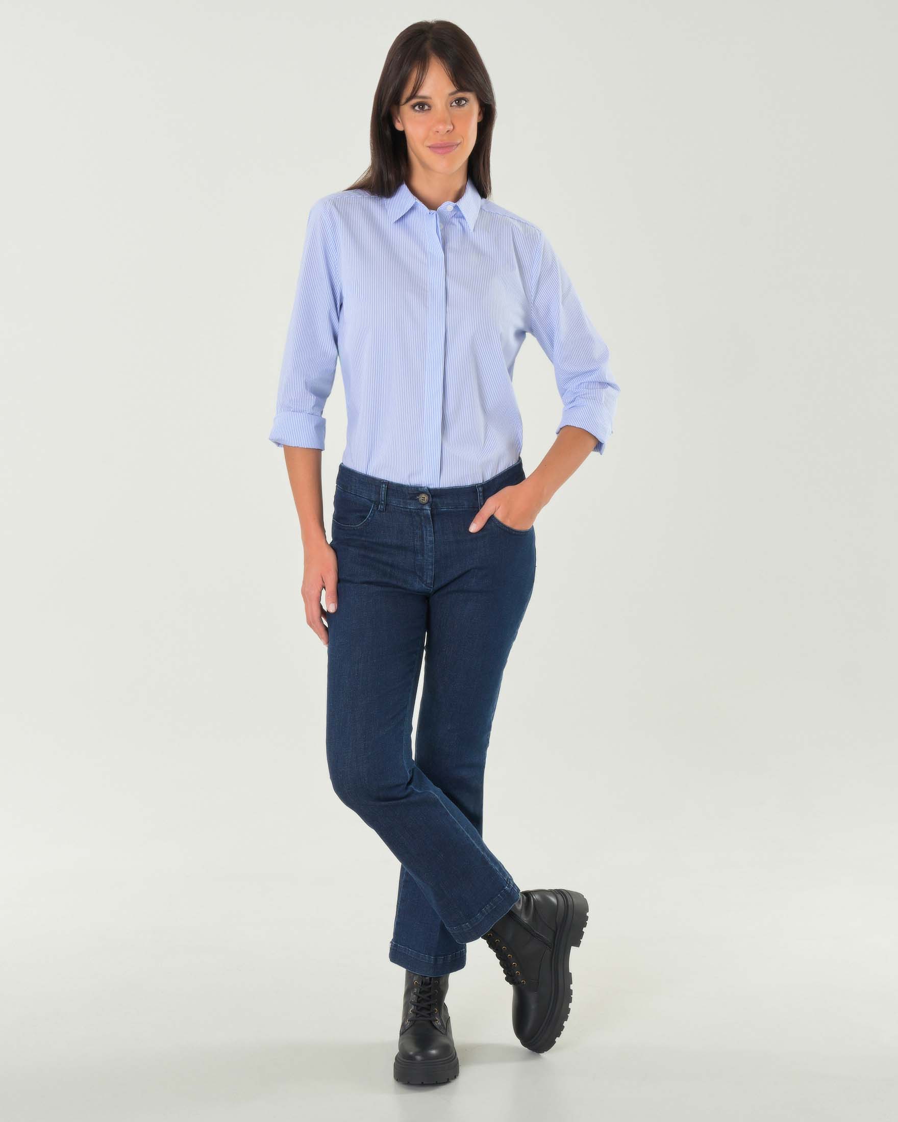 Jeans blu lavato in cotone stretch a trombetta