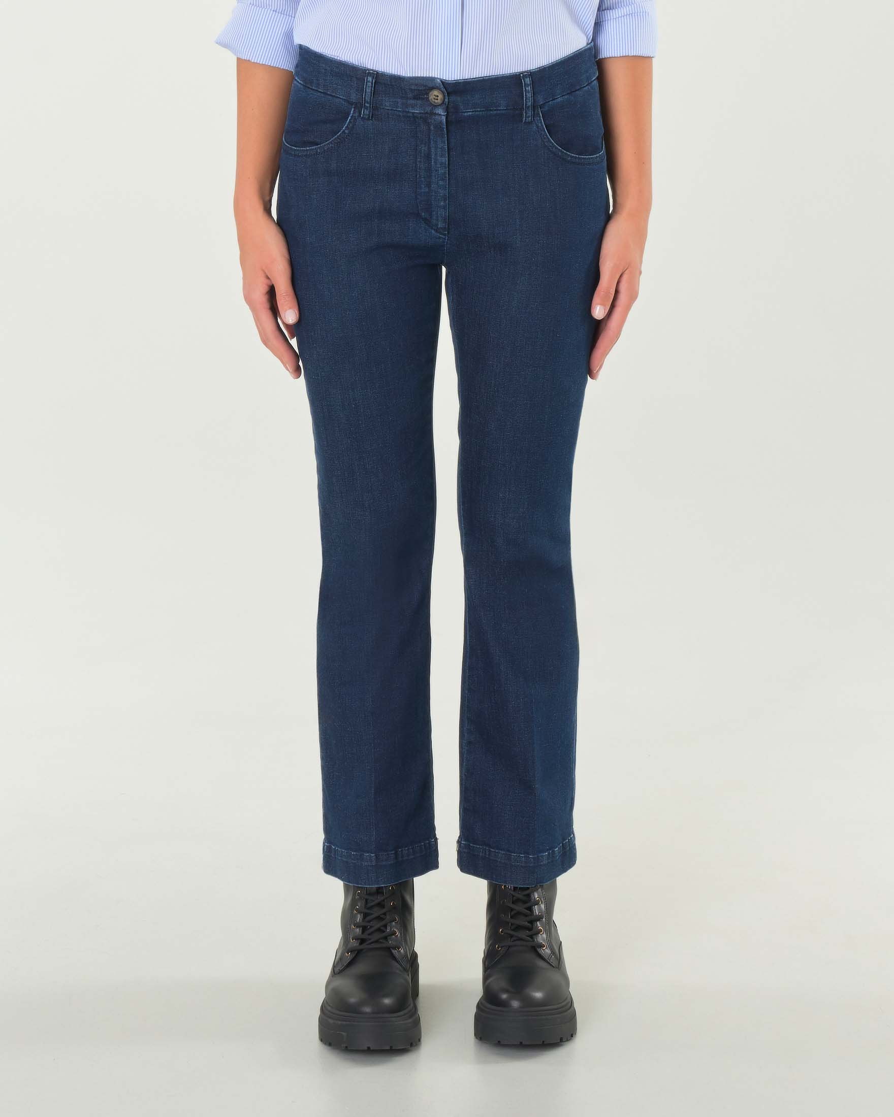 Jeans blu lavato in cotone stretch a trombetta image