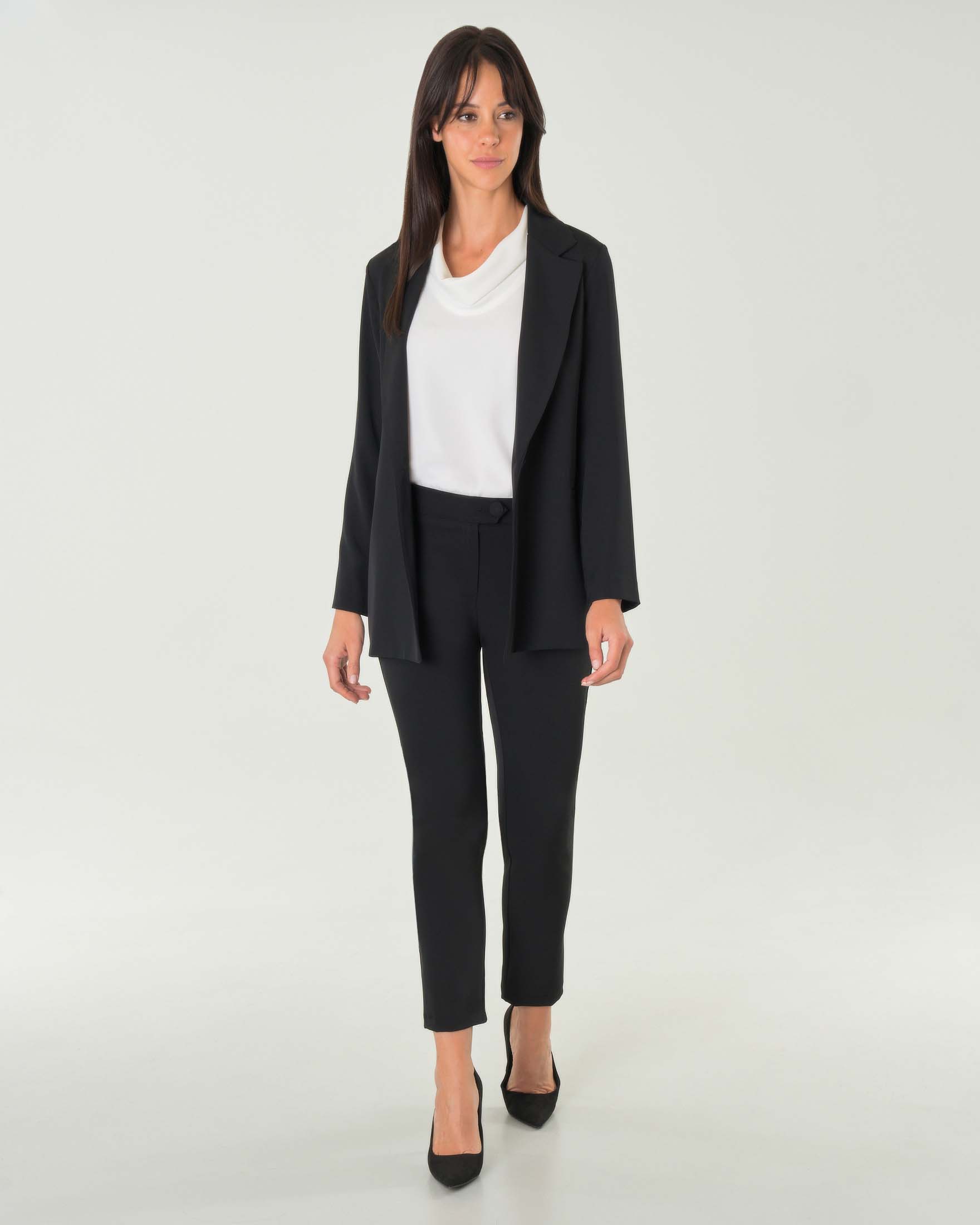 Pantaloni Hlo! neri in crêpe dal taglio dritto con chiusura monopetto a un bottone