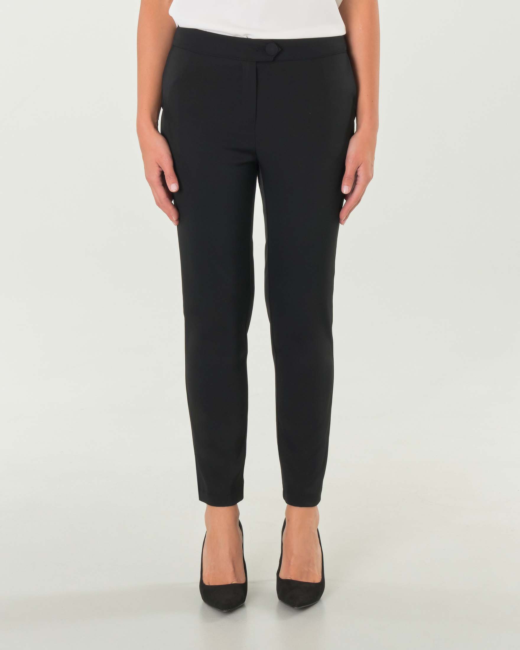 Pantaloni Hlo! neri in crêpe dal taglio dritto con chiusura monopetto a un bottone image