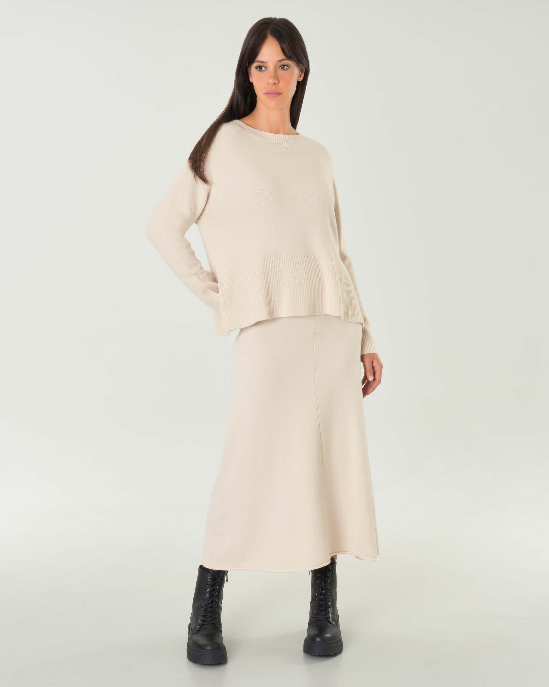 Maglia beige in misto viscosa con fondo alto lavorato a punto pannocchia