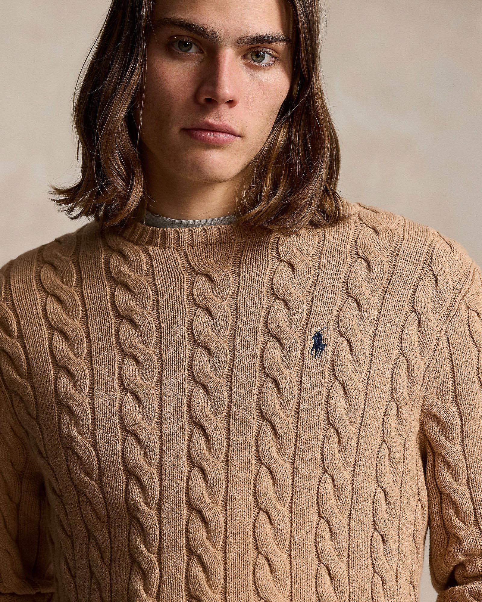 Maglia girocollo Polo Ralph Lauren color cammello a trecce in cotone con logo pony blu ricamato sul petto image