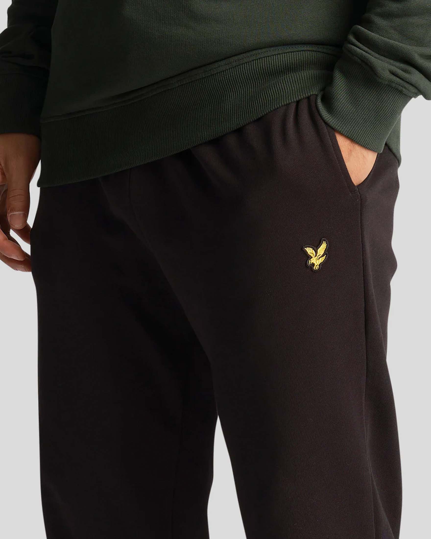 Pantalone Lyle & Scott nero in felpa di cotone con coulisse in vita e logo aquila sul fianco