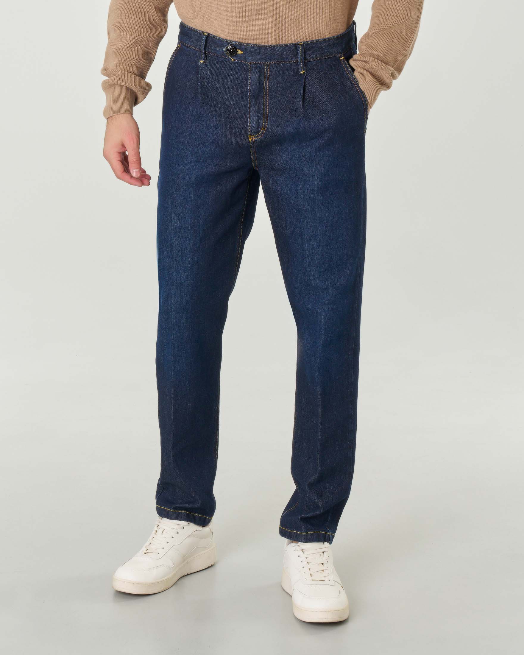 Pantaloni chino carrot-fit in denim di cotone stretch lavaggio scuro stone washed