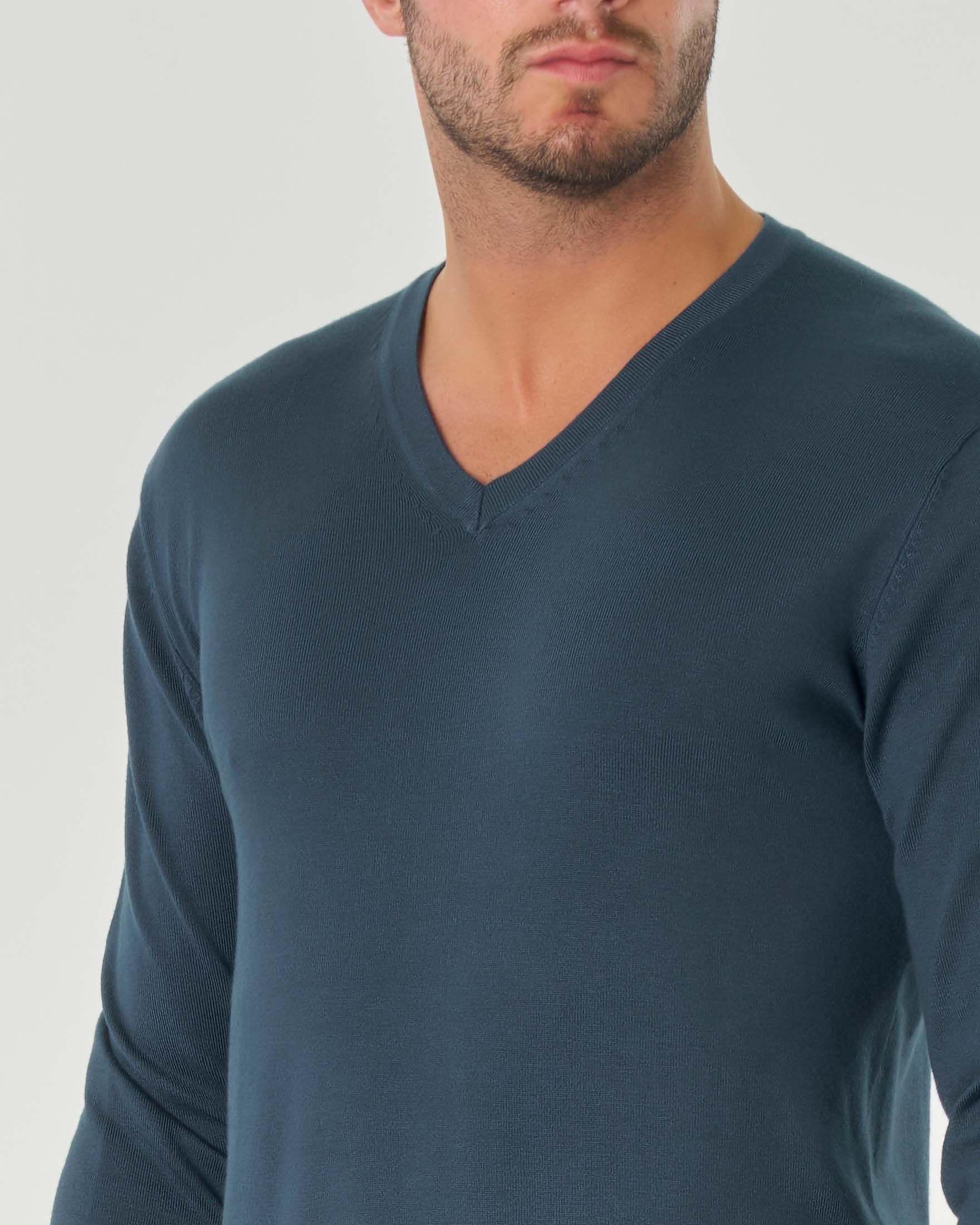 Maglia ottanio scollo a V tinta unita image