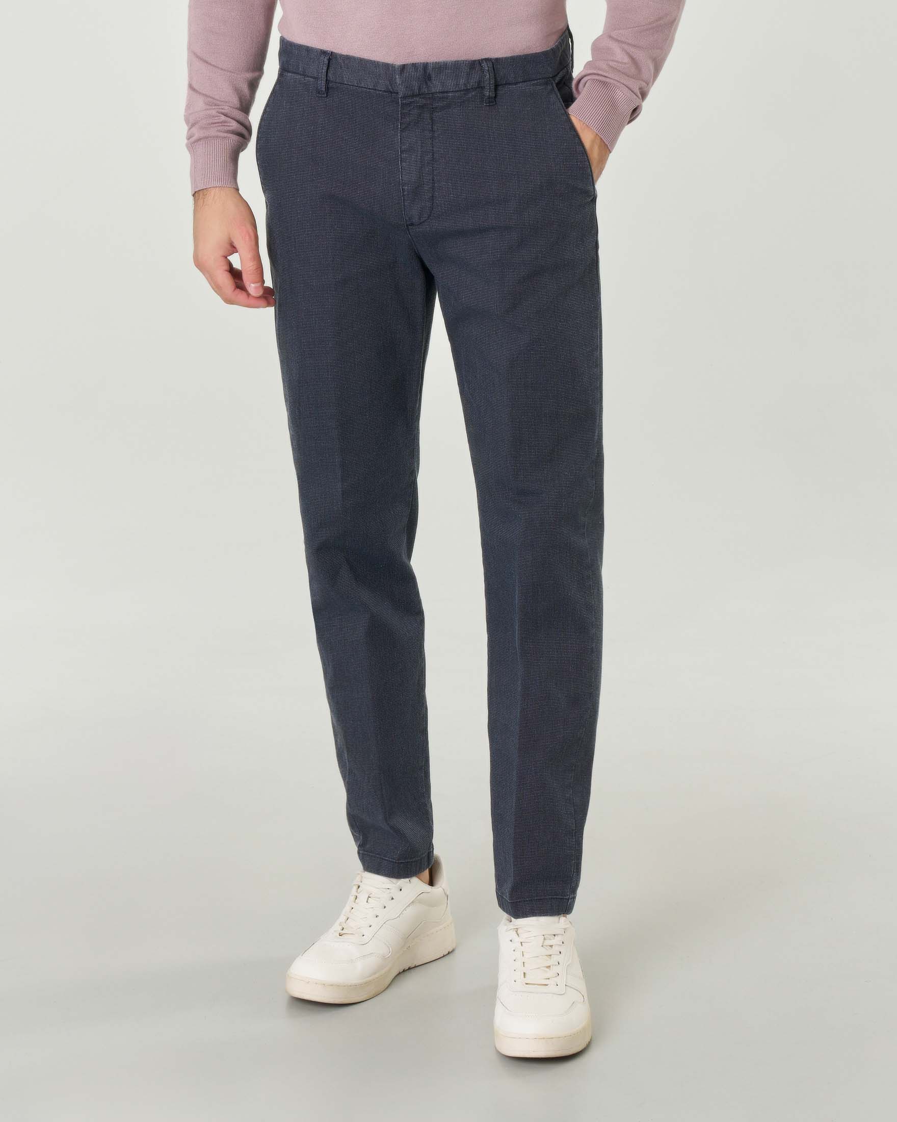 Paul Baker — Pantaloni chino blu slim-fit in tessuto punta spillo di cotone stretch