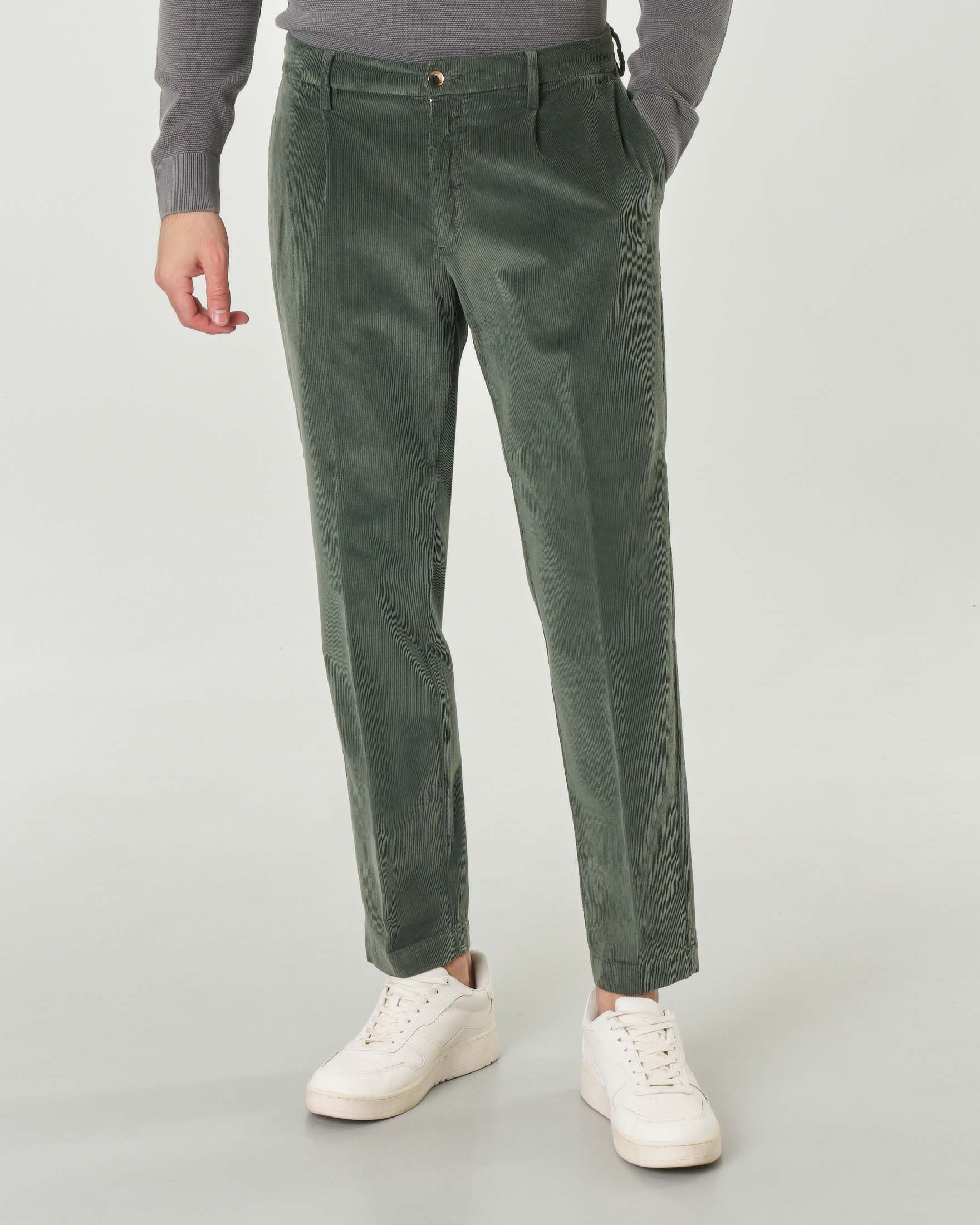 Rodolfo Pellizzari — Pantaloni chino Pellizzari verde militare in velluto millerighe con pinces frontale ed elastico sul retro