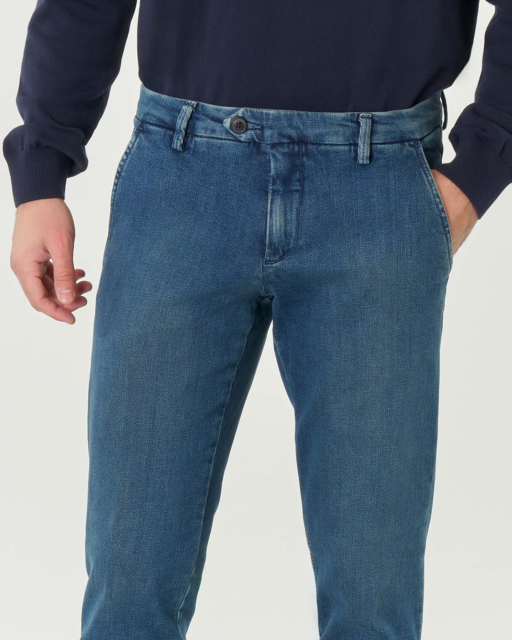 Pantaloni chino New Rolf  in denim di cotone stretch lavaggio medio con sabbiature image