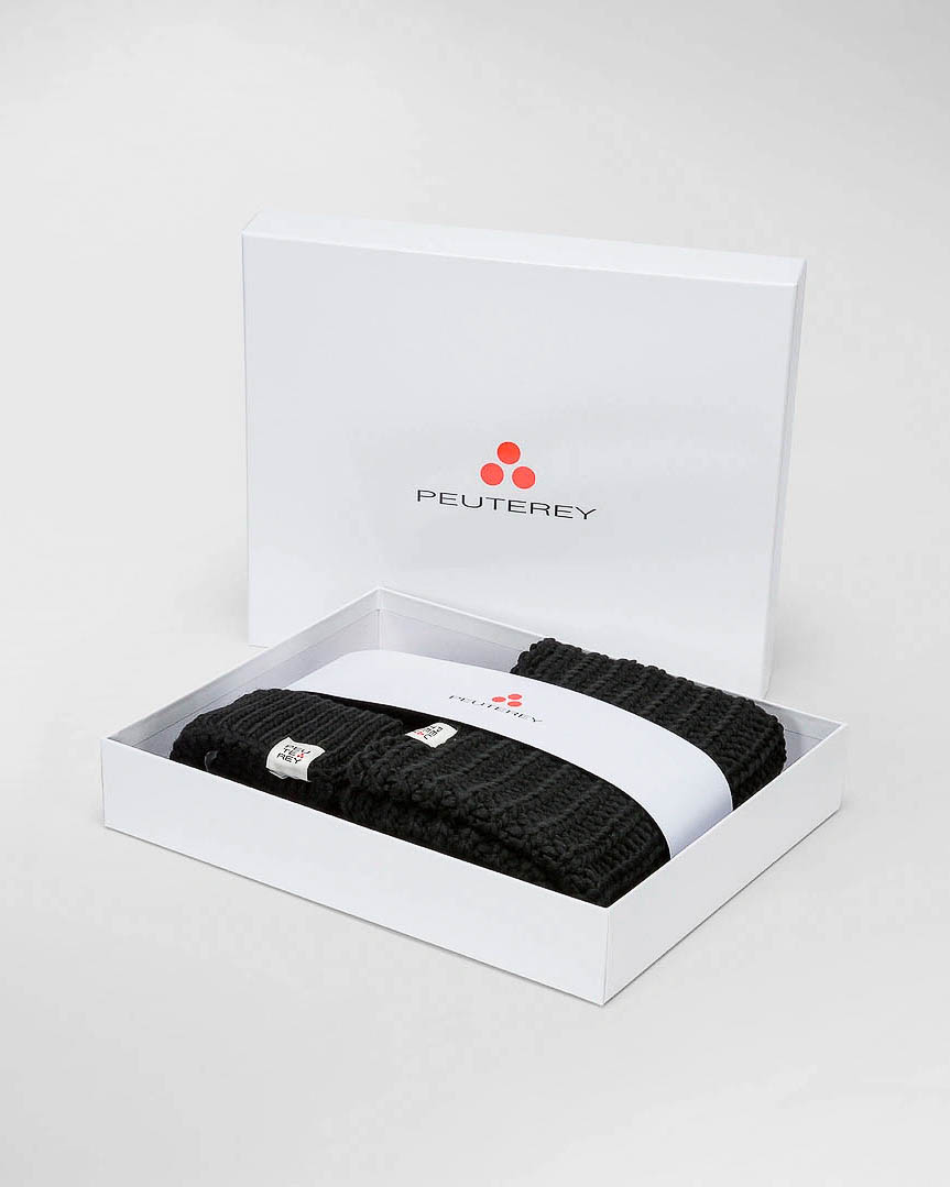 Set idea regalo con sciarpa ad anello e berretto in maglia neri