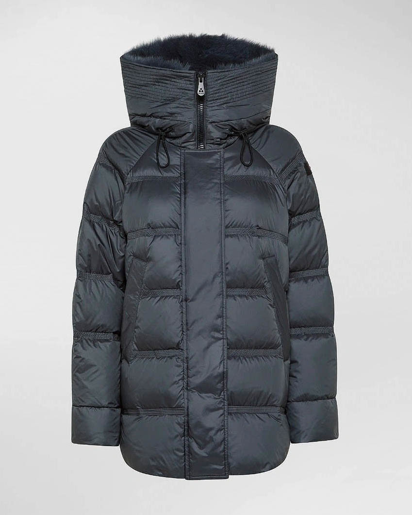 Piumino grigio svasato al fondo con bordo del cappuccio in pelliccia di volpe e spacchi con cerniera ai lati