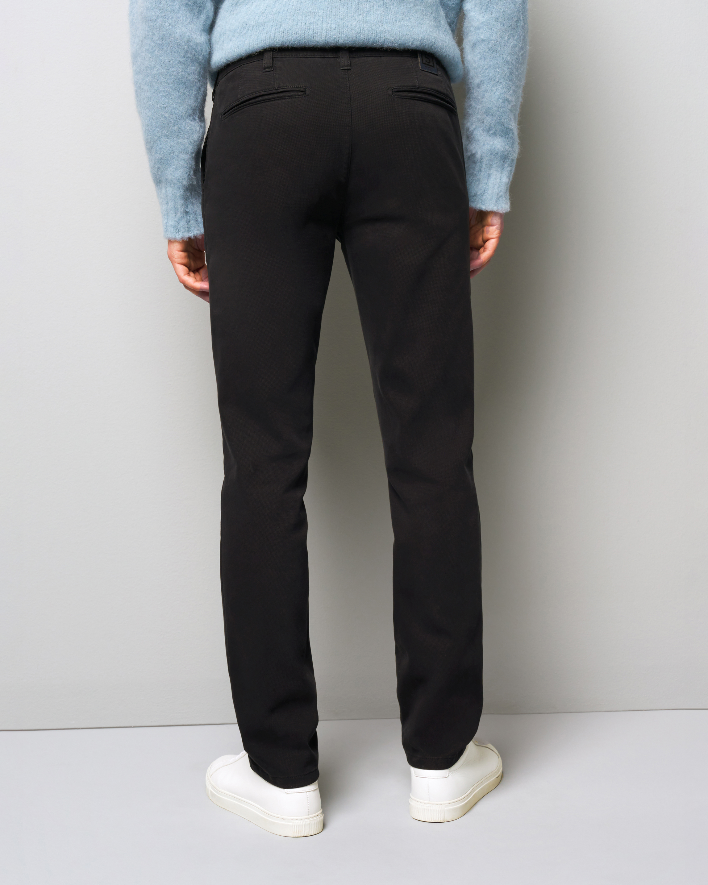 Pantalone M5 Chino slim blu in cotone stretch micro armatura image