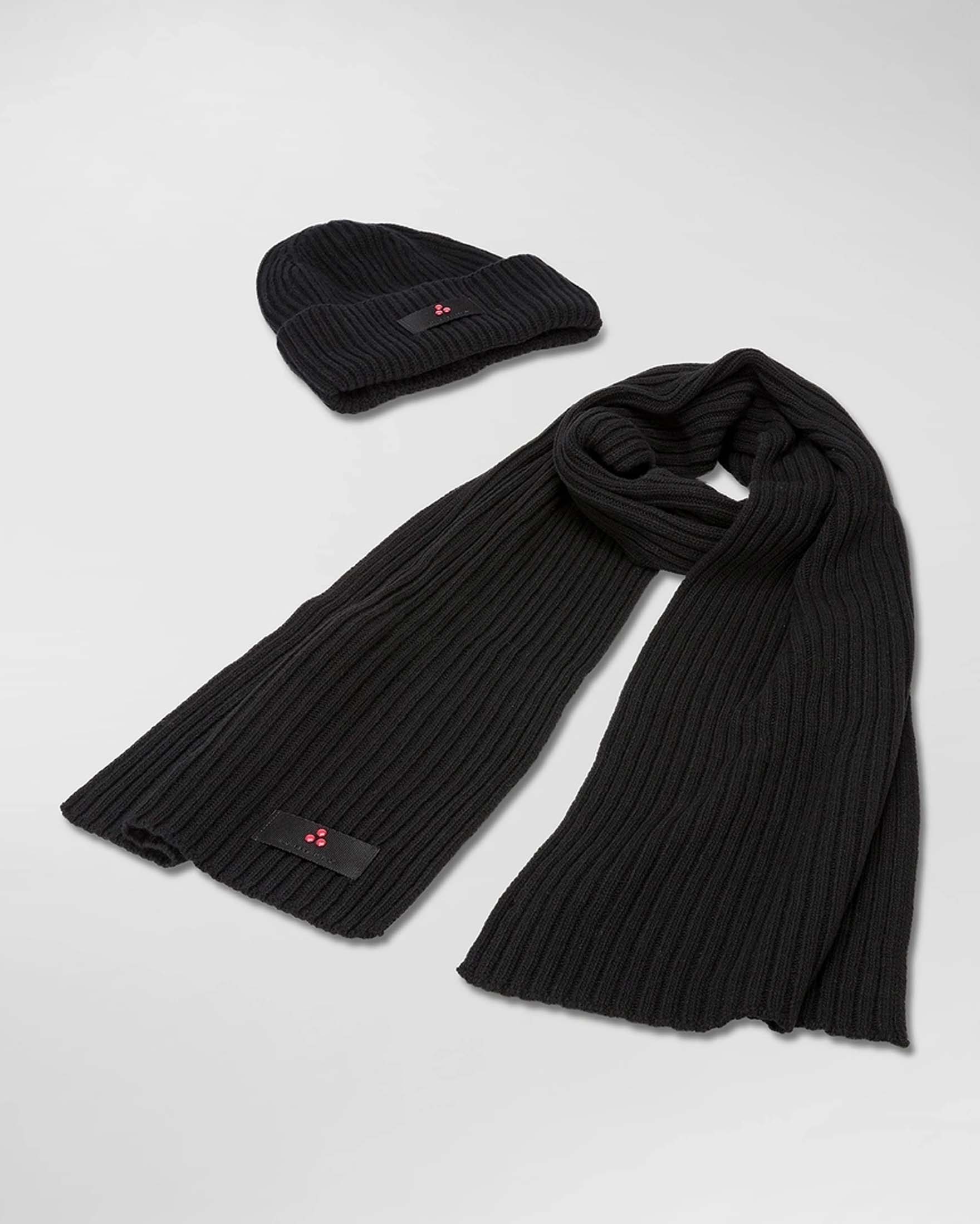 Set Peuterey idea regalo composto da berretto e sciarpa neri a coste coordinati