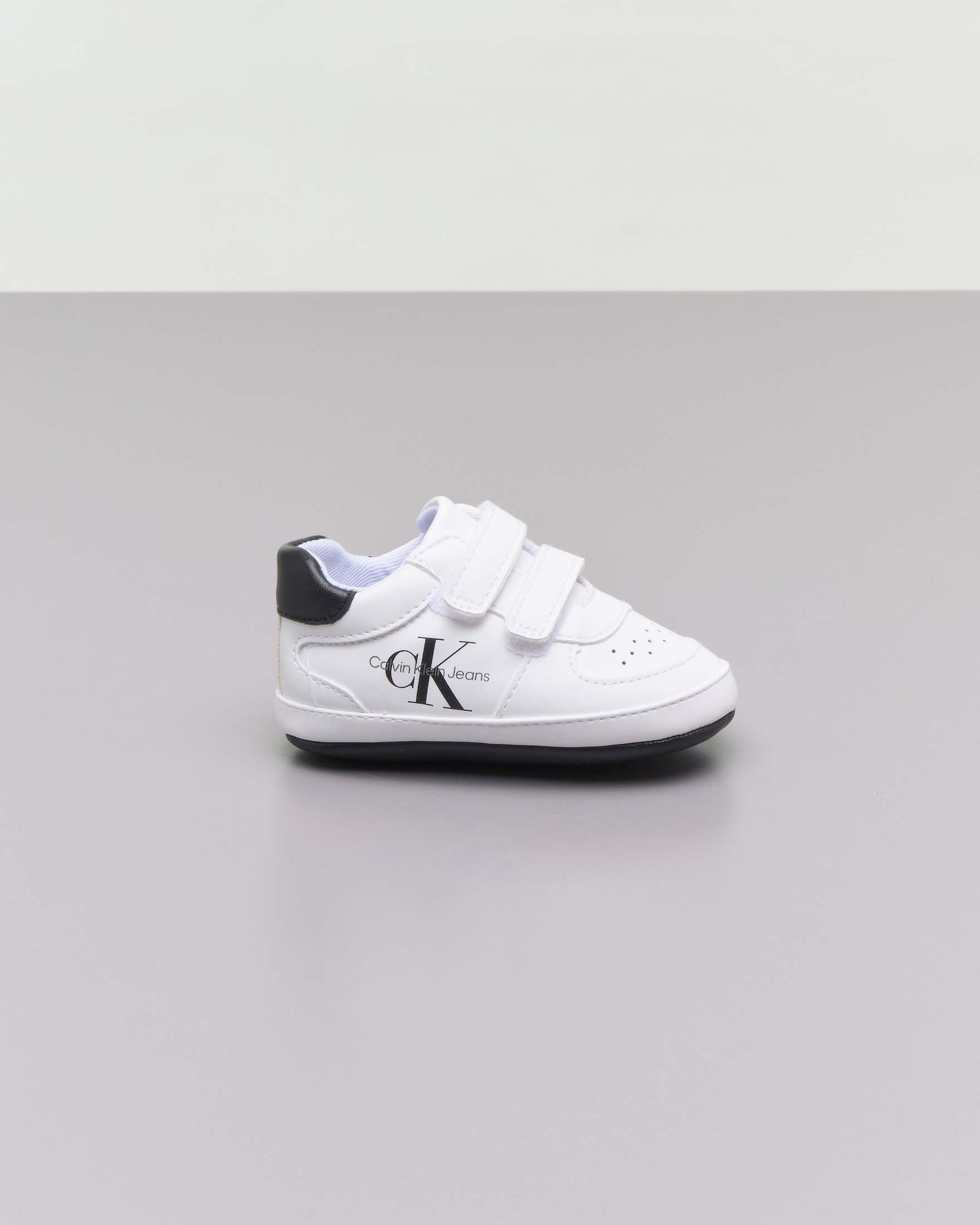 Sneakers Calvin Klein Kids bianche in ecopelle con chiusura a velcro e dettagli neri