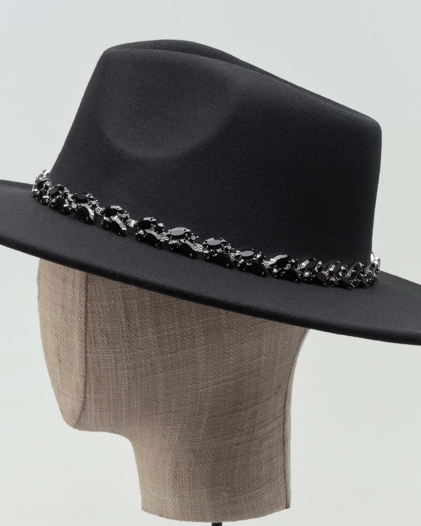 Cappello a tesa larga nero in panno con cinta in pietre gioiello tono su tono image