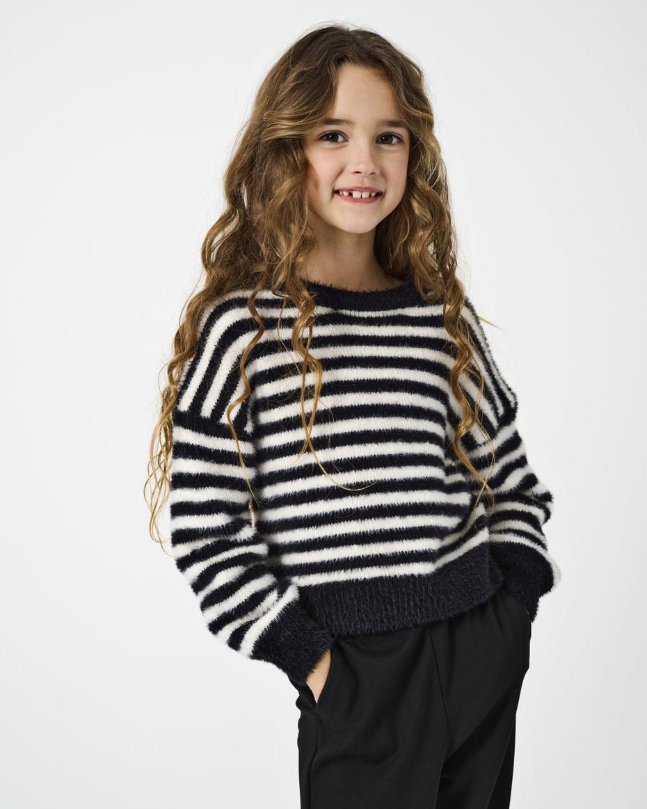 Maglia relaxed in punto pelliccia a fantasia rigata nera e bianca con maniche bishop