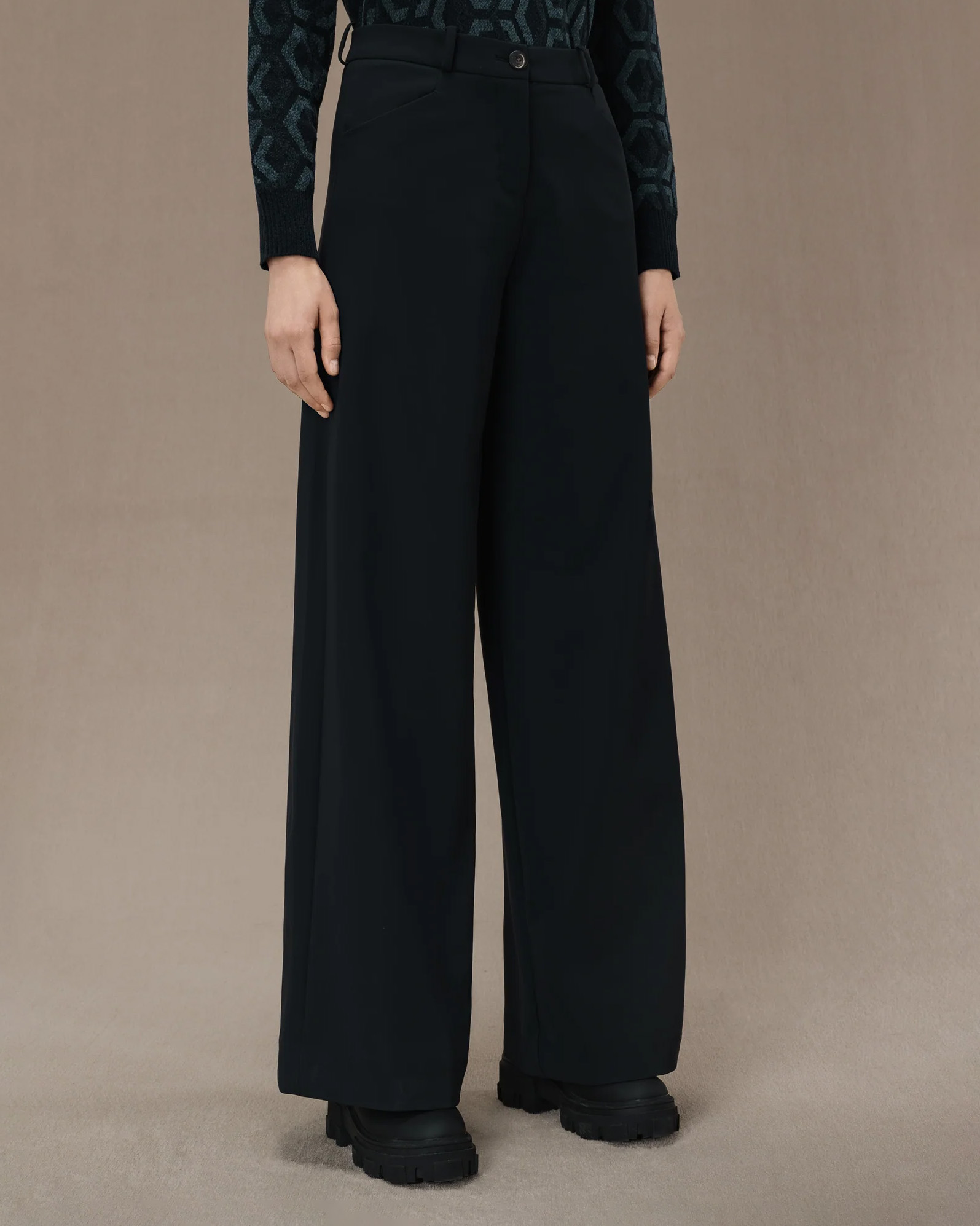 Pantaloni palazzo Winter Livia Wom Pant nero in tessuto tecnico SURFLEX® opaco image