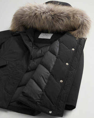 Arctic Parka in Uraban Touch nero con cappuccio con pelliccia image