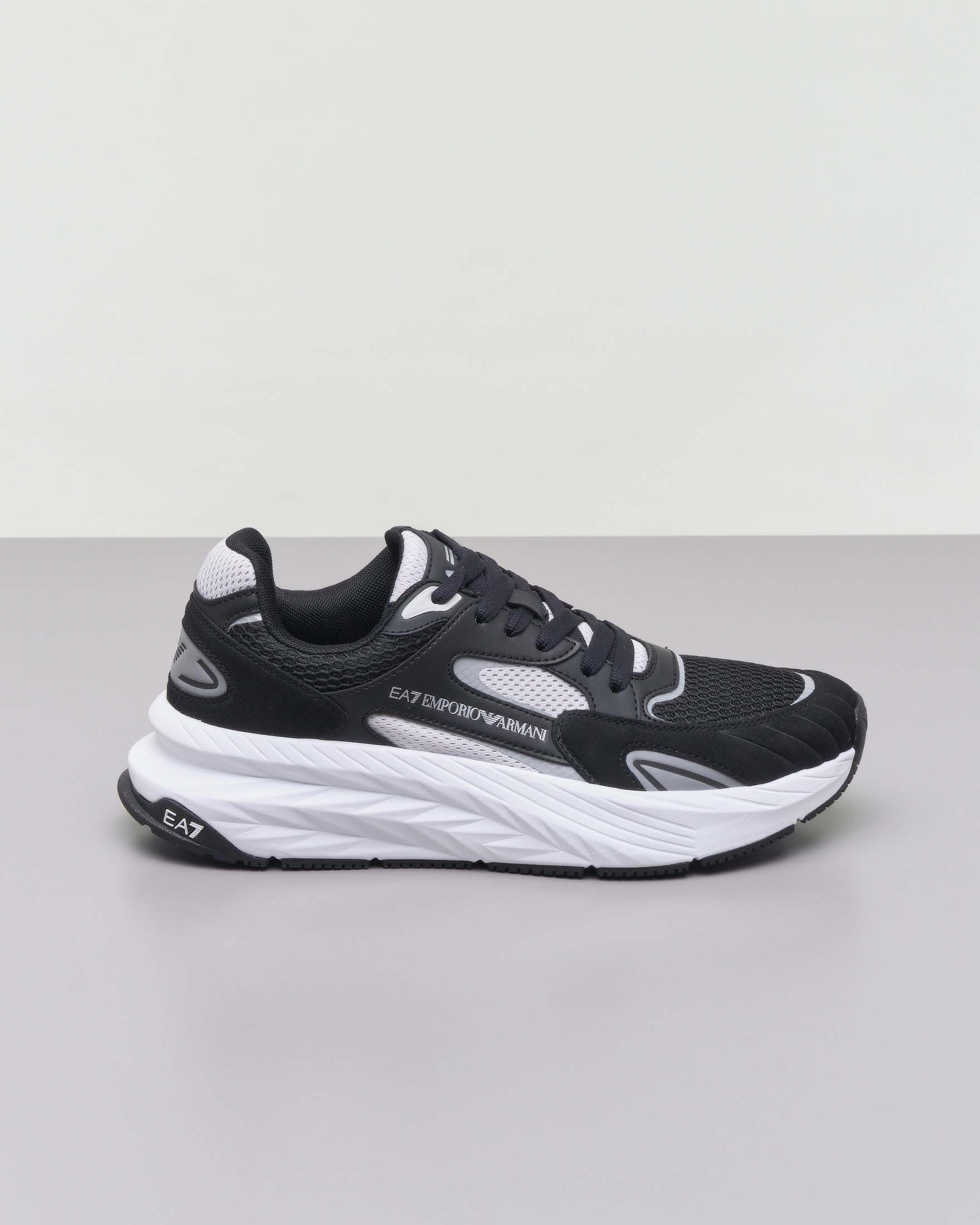 Sneakers running Crusher Sonic Mix bianche e nere in suede e mesh con suola alta in gomma