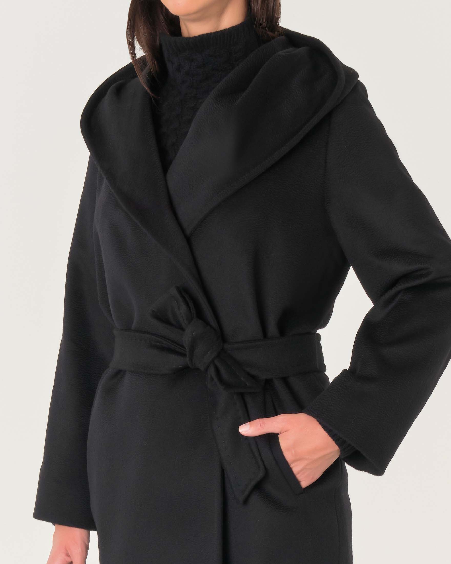 Cappotto corto nero in drap di pura lana con cappuccio a cintura