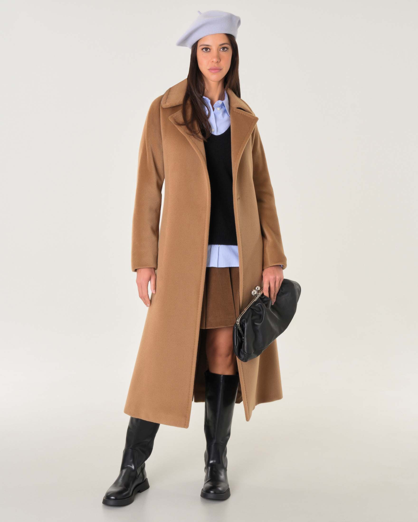 Cappotto lungo Max Mara Studio color cammello dalla linea a vestaglia in beaver di pura lana con colletto a camicia