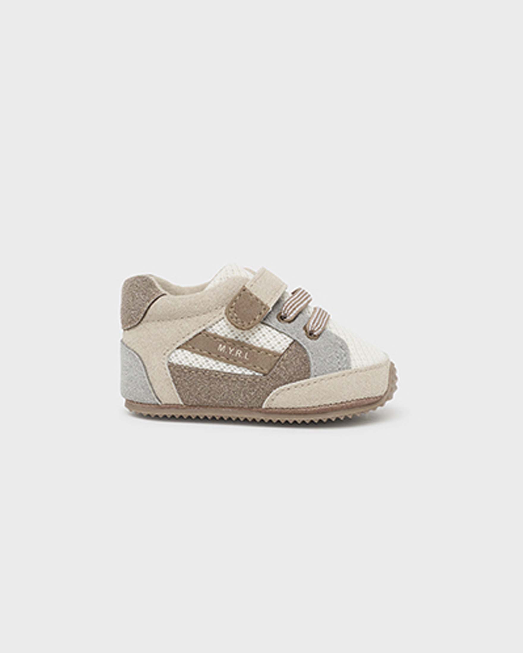 Sneakers beige grigio e mattoni con strappo e lacci