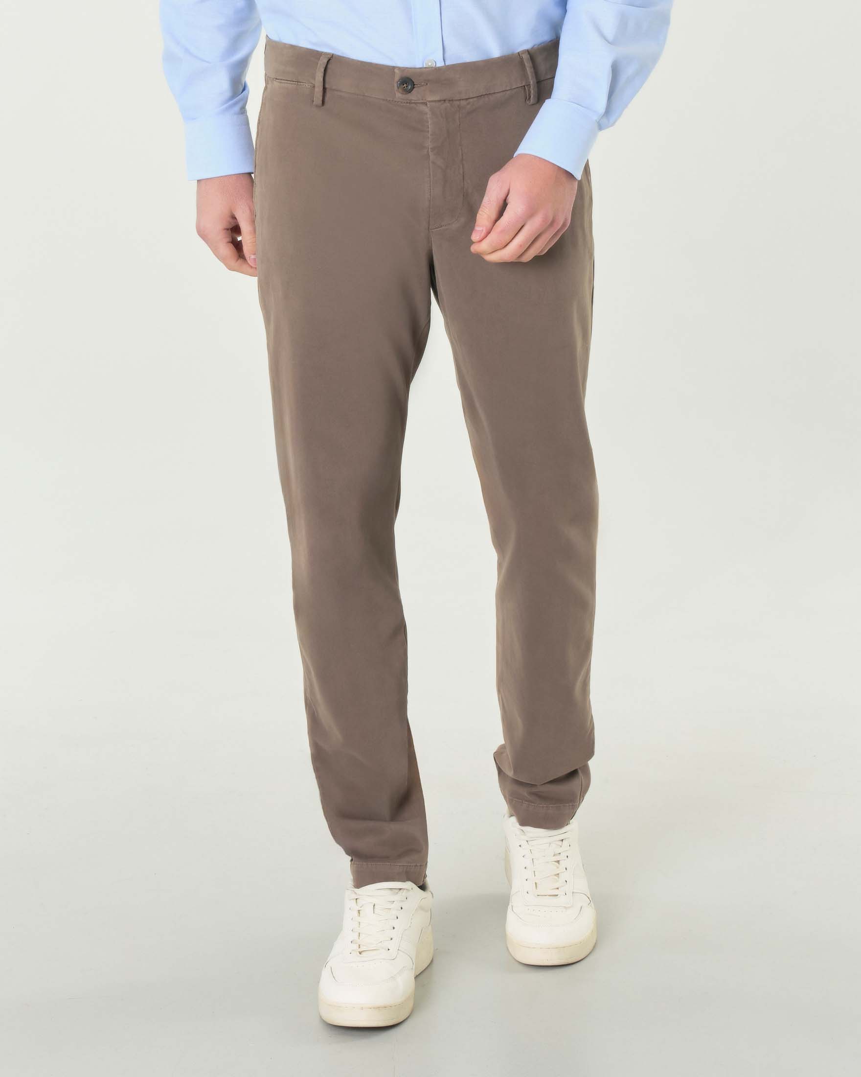 Pantaloni chino color fango in misto cotone e modal stretch