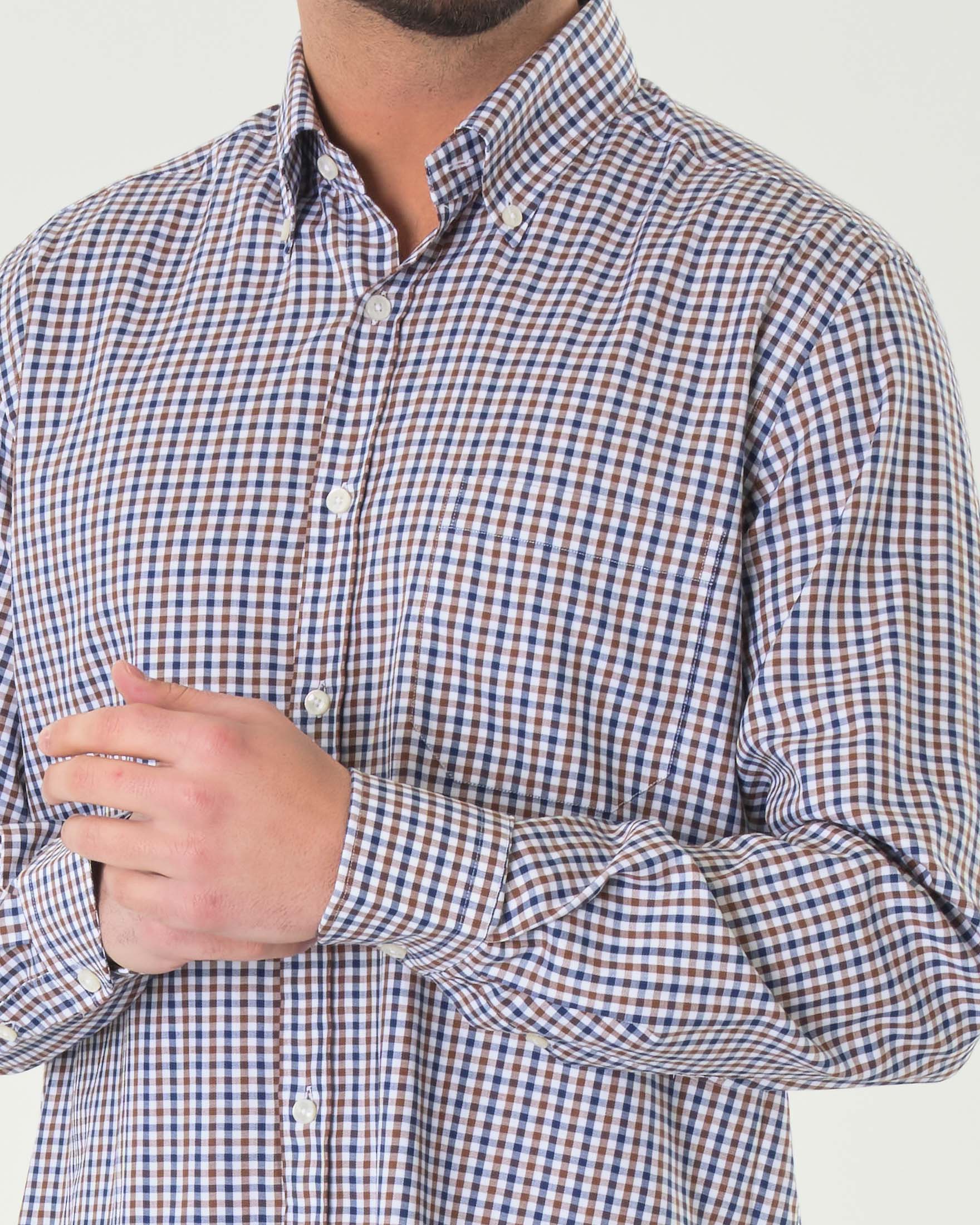 Camicia bianca blu e marrone in vichy di puro cotone con colletto button-down e taschino image