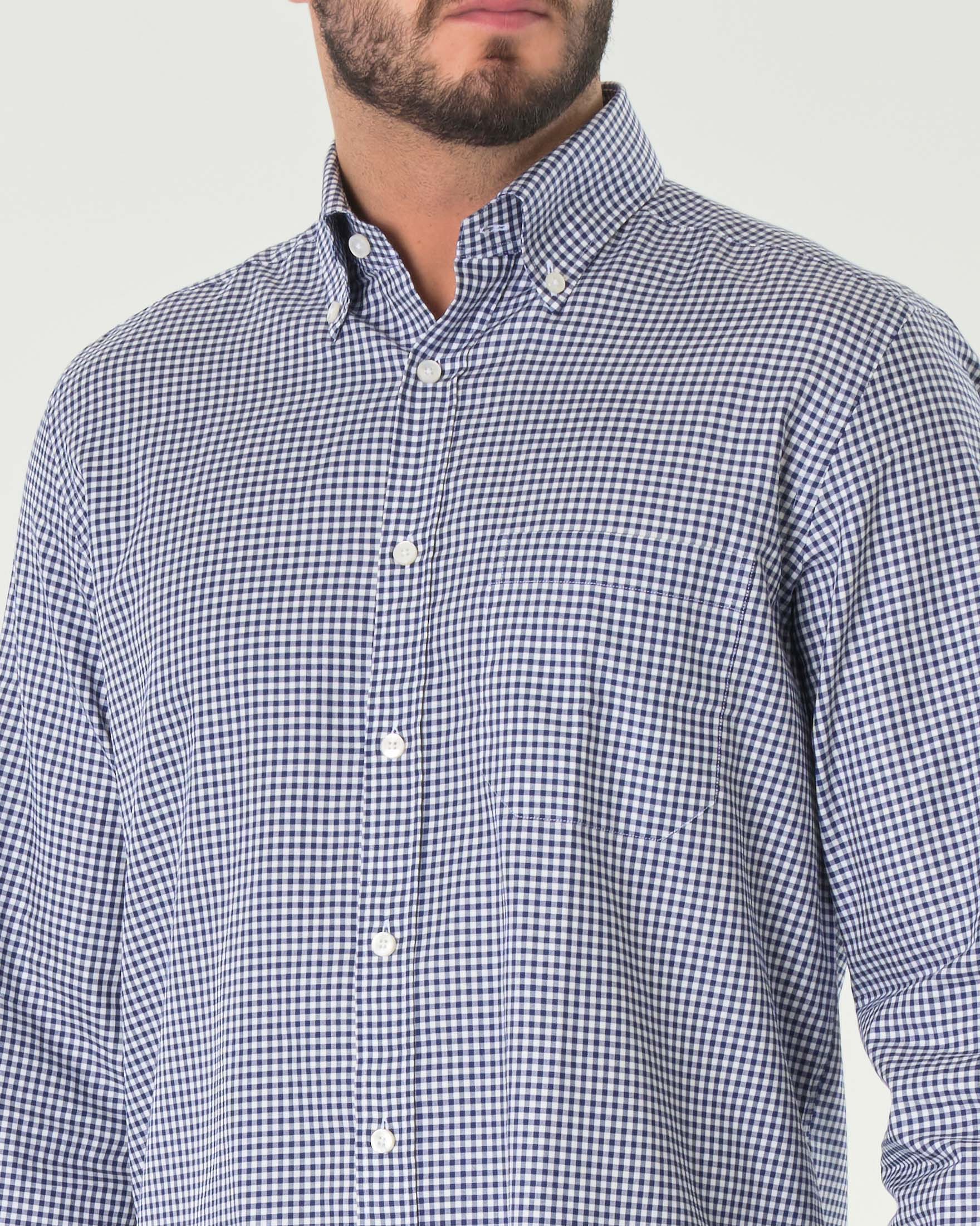 Camicia bianca e blu in vichy di puro cotone con colletto button-down e taschino image