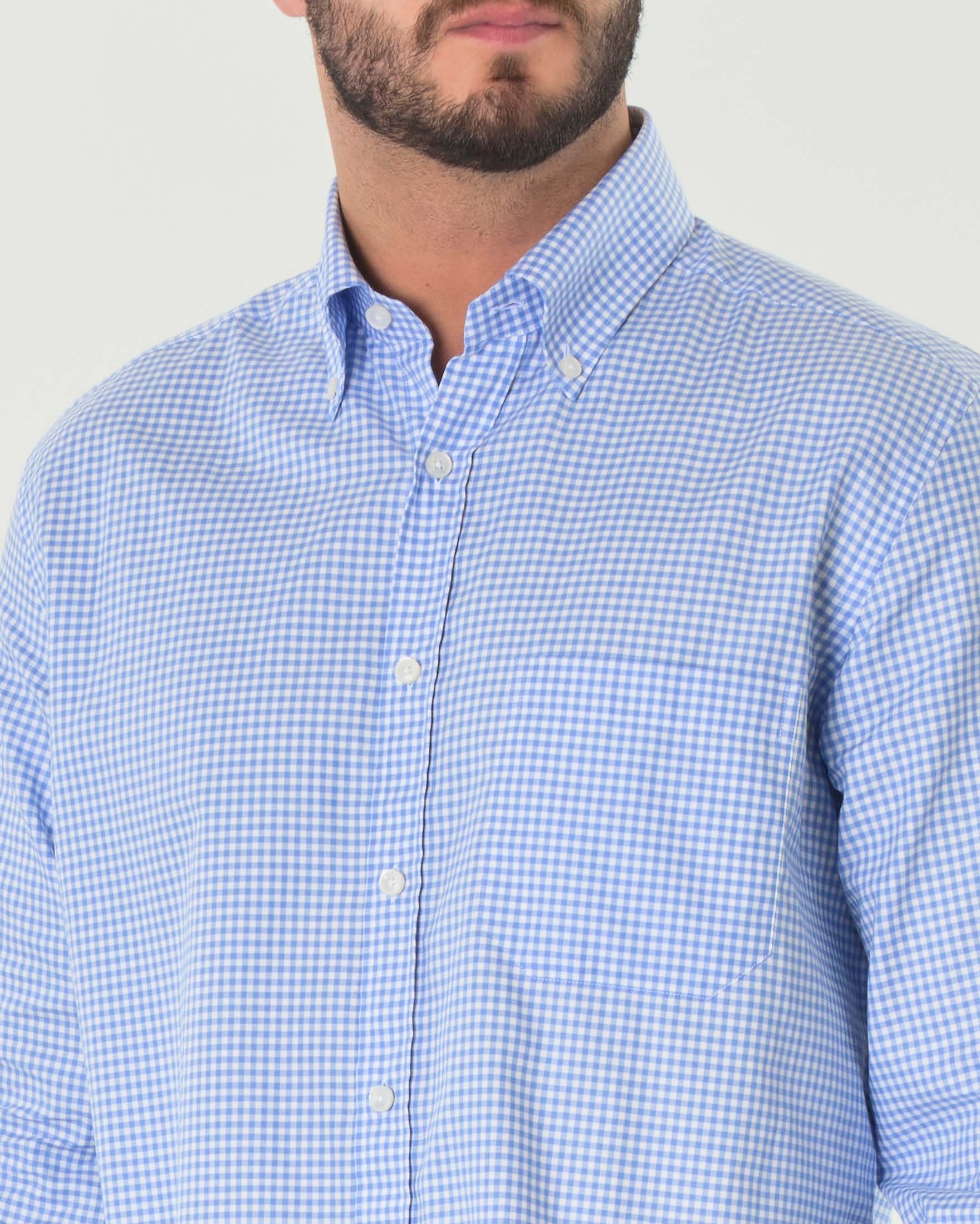 Camicia bianca e azzurra in vichy di puro cotone con colletto button-down e taschino image