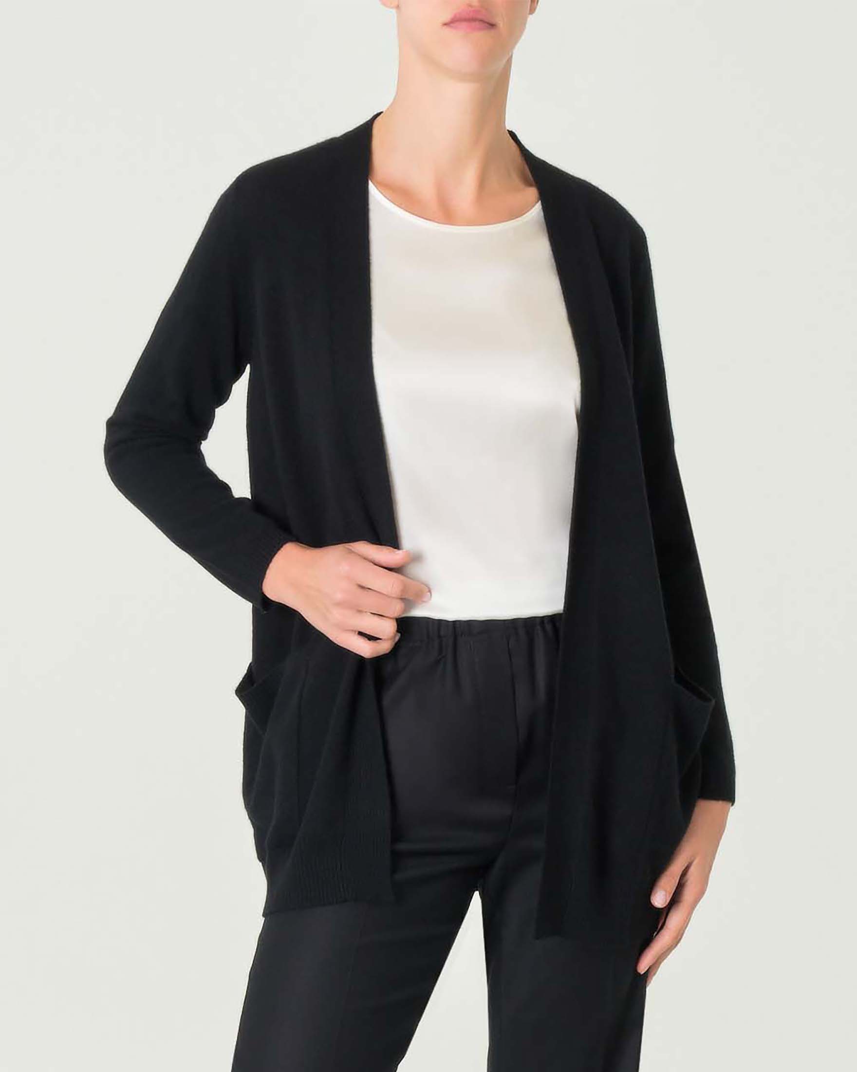 Cardigan midi nero in puro cashmere senza bottoni di chiusura con tasche laterali