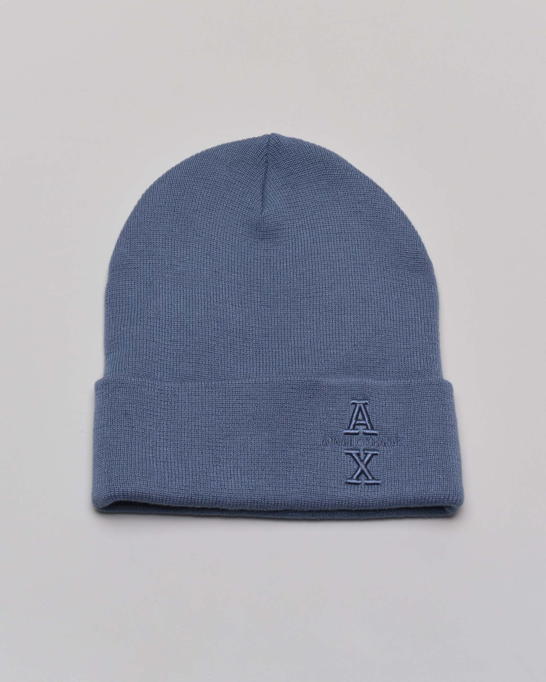 Berretto color avio in maglia rasata con logo ricamato in tono sul risvolto
