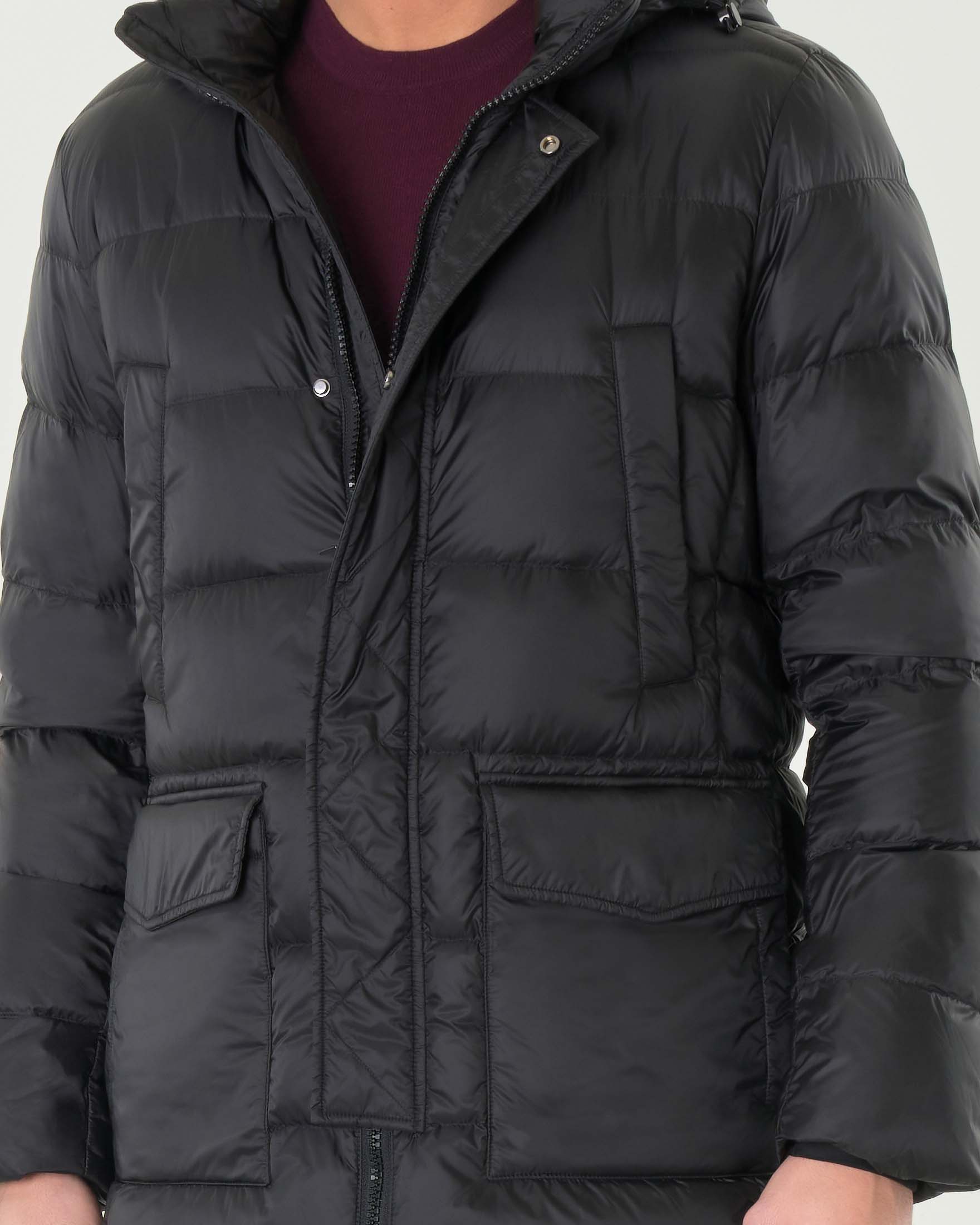 Piumino nero con cappuccio in nylon opaco imbottito in piuma con tascone applicate image