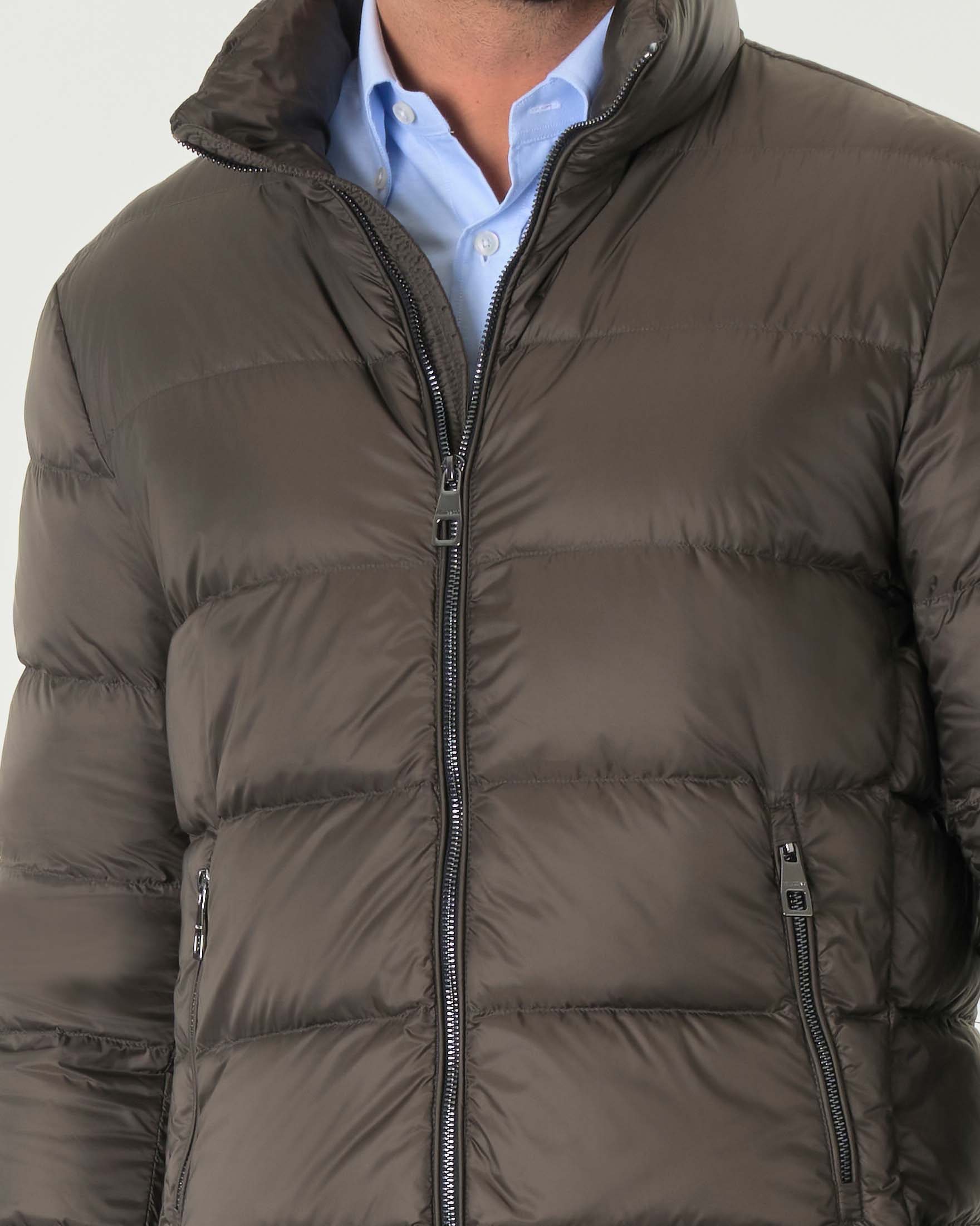 Piumino senza cappuccio color fango in nylon opaco imbottito in piuma image