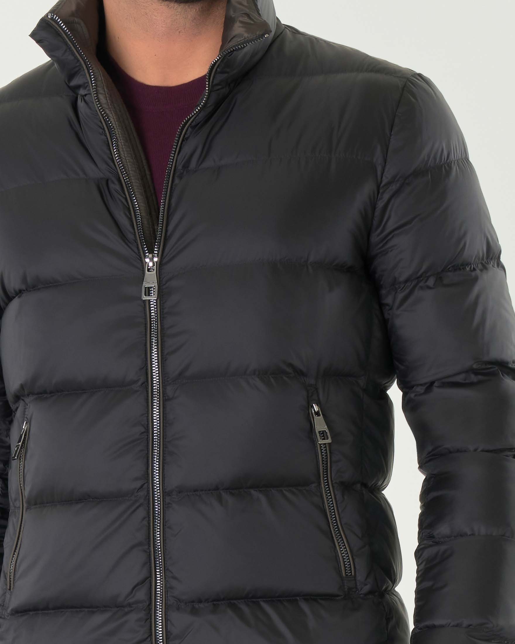 Piumino nero senza cappuccio in nylon opaco imbottito in piuma image