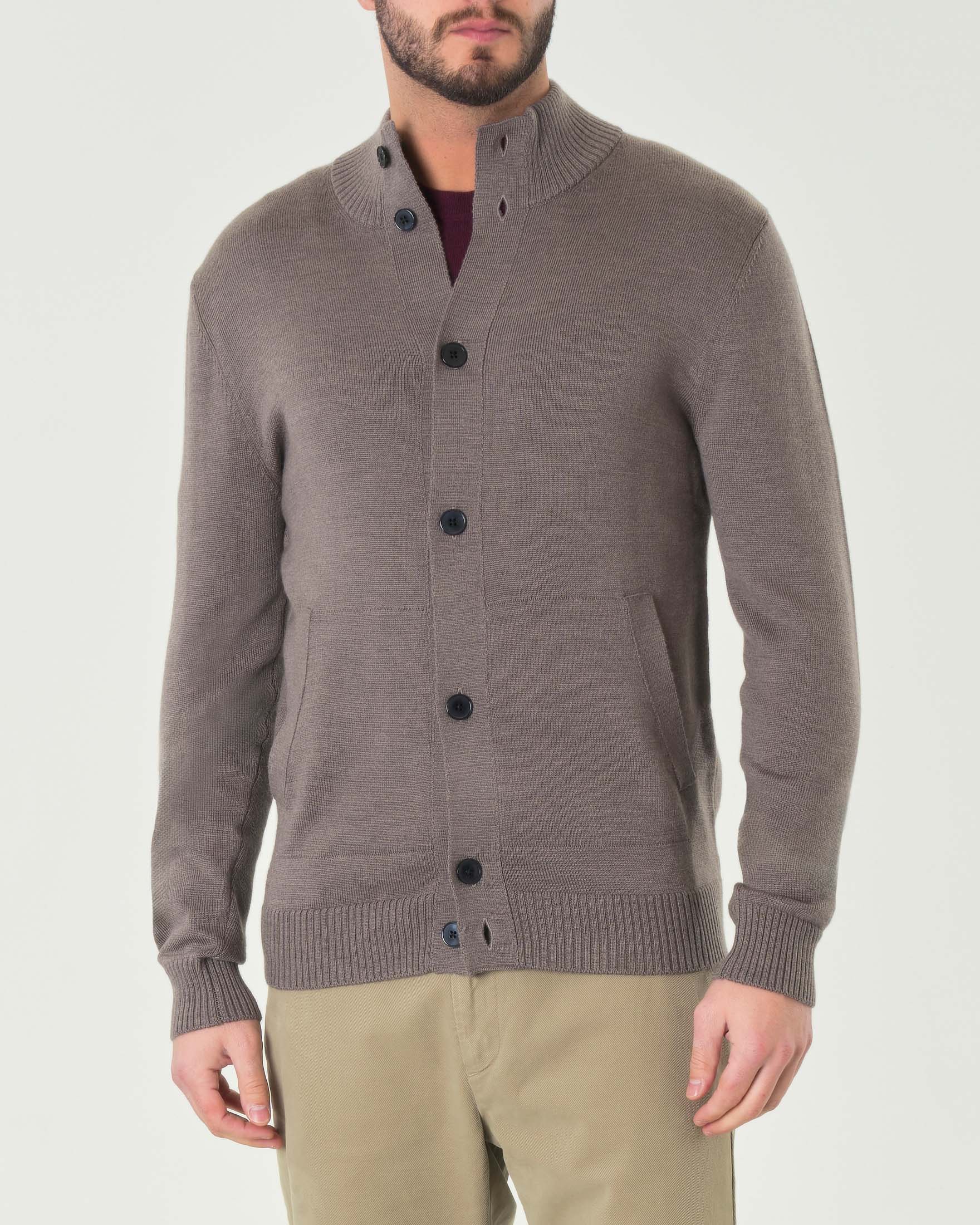 Cardigan Pellizzari color noce in maglia finezza 7 di pura lana merino con tasche frontali e collo alto