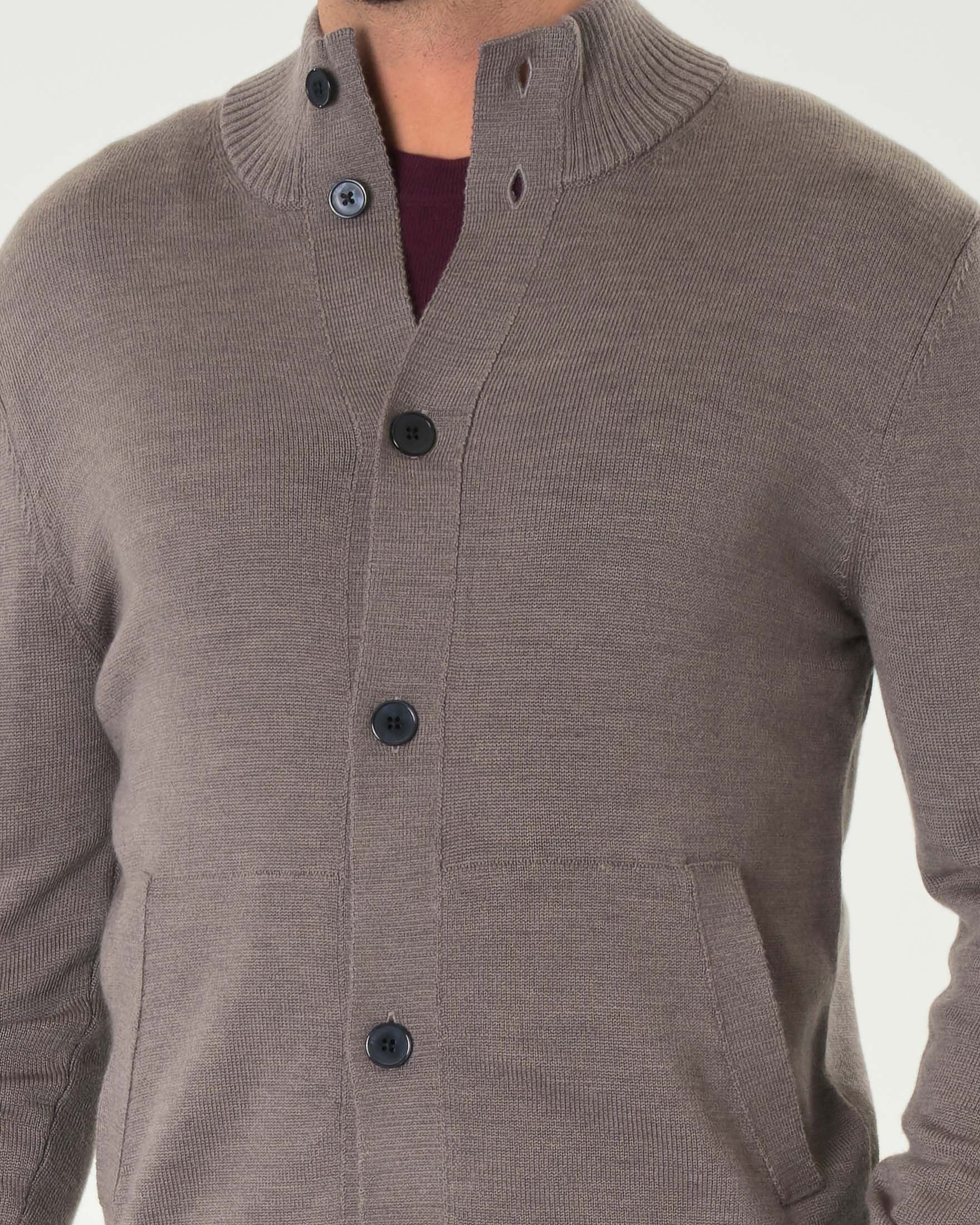 Cardigan Pellizzari color noce in maglia finezza 7 di pura lana merino con tasche frontali e collo alto image