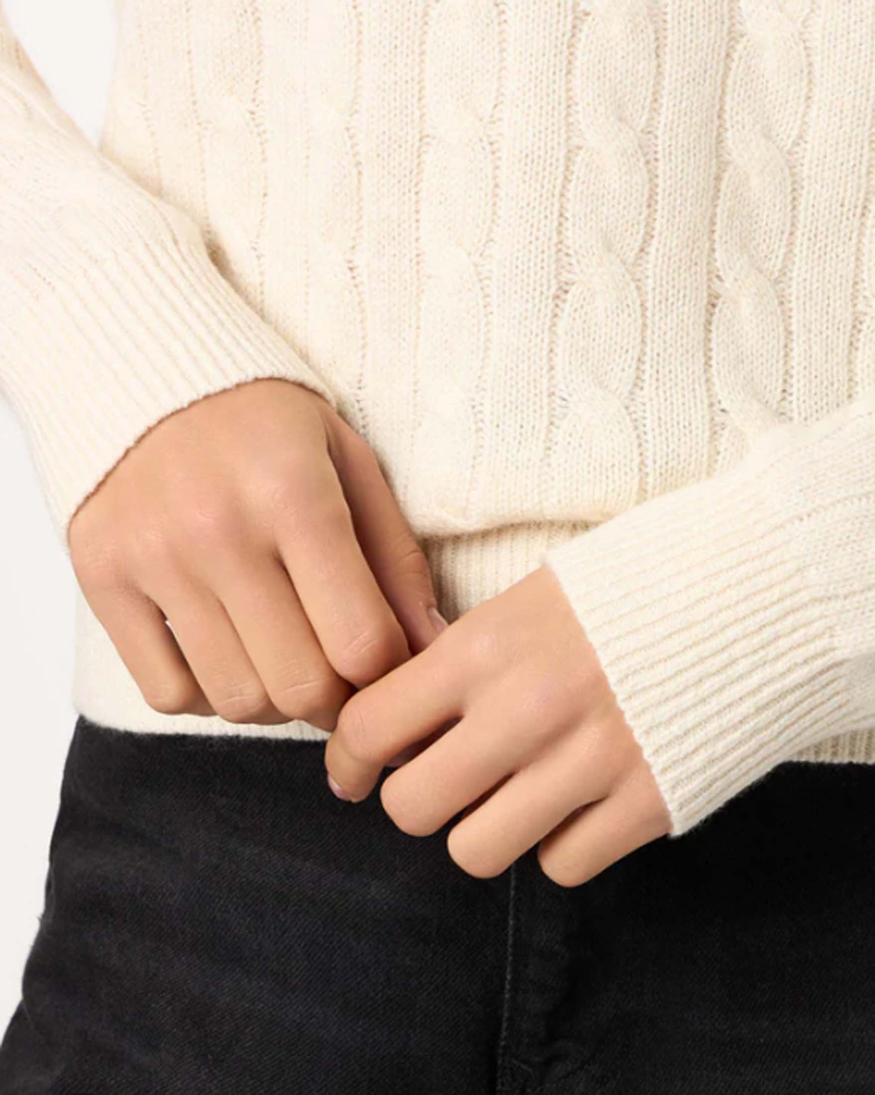 Maglia girocollo color avorio in lana e cashmere a lavorazione a trecce image