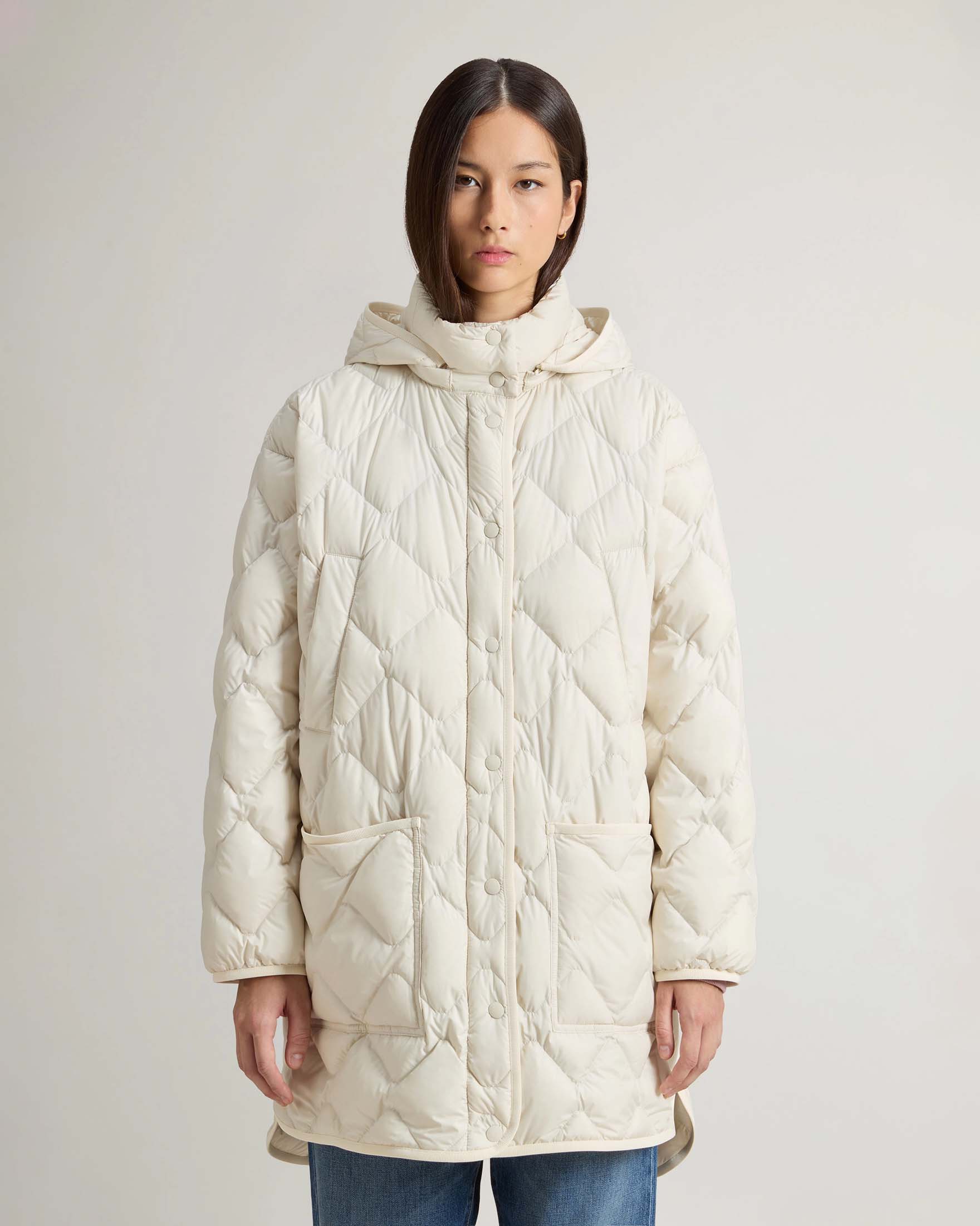 Giacca a mantella Heritage color avorio trapuntata imbottita in piuma con cappuccio removibile