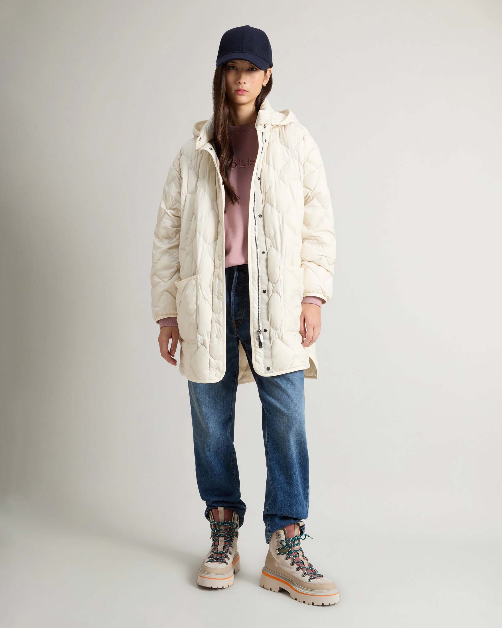 Giacca a mantella Heritage color avorio trapuntata imbottita in piuma con cappuccio removibile image