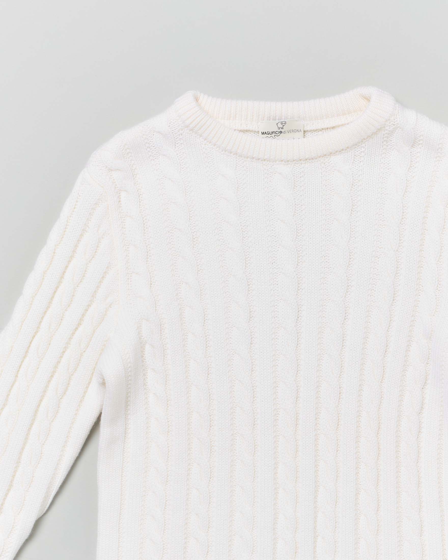Maglia panna girocollo in pura lana merino con lavorazione a trecce