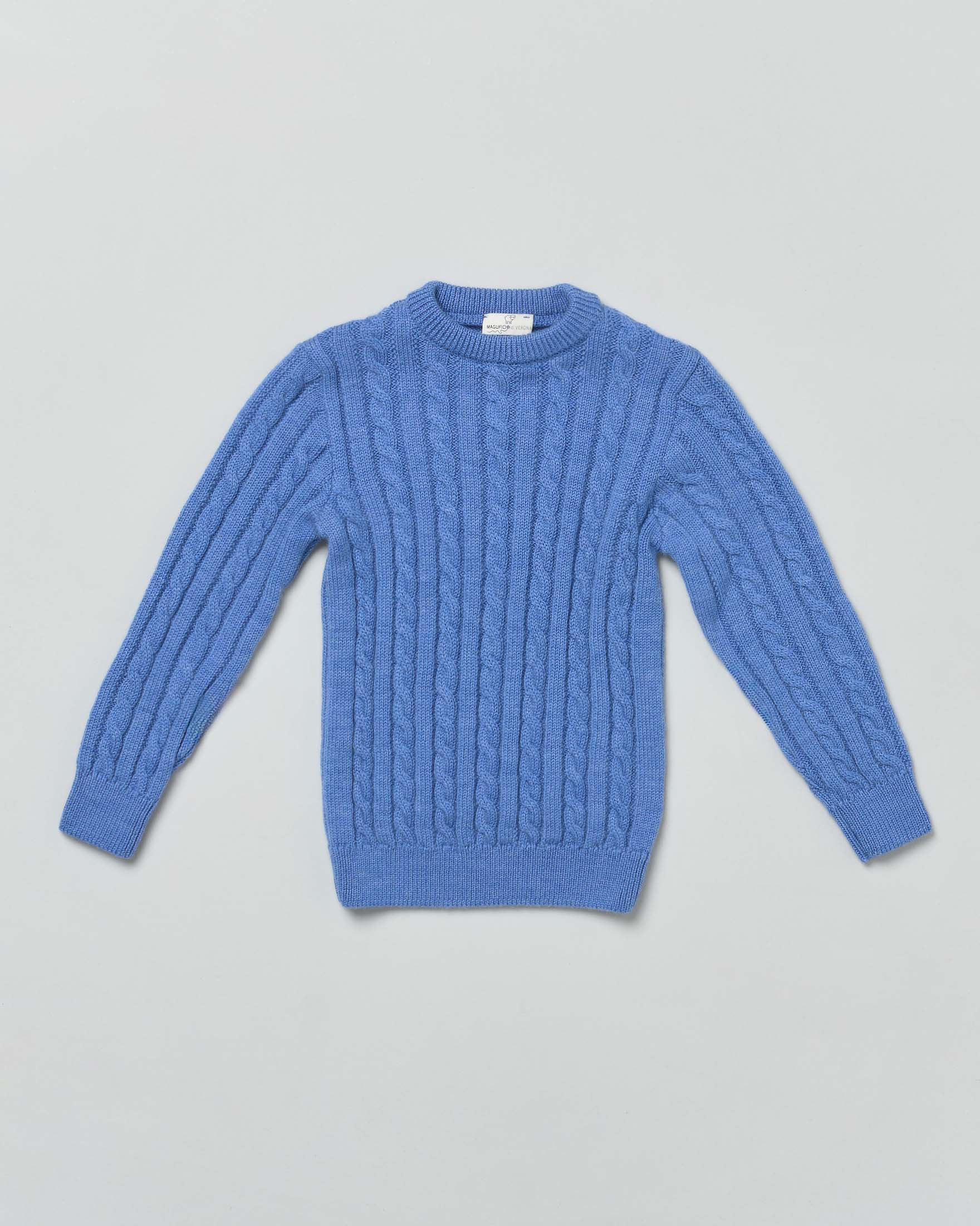 Maglia blu indaco girocollo in pura lana merino con lavorazione a trecce