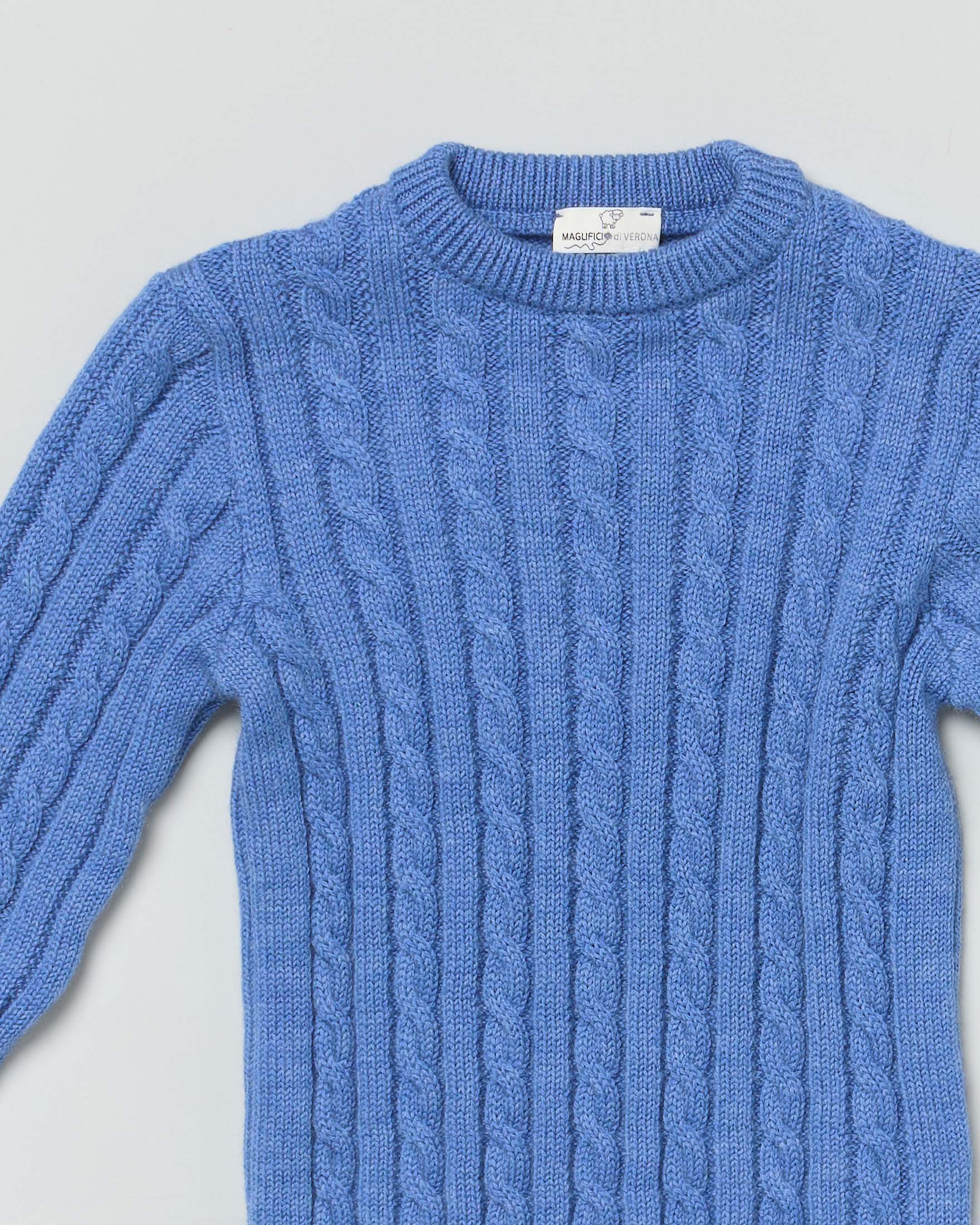 Maglia blu indaco girocollo in pura lana merino con lavorazione a trecce image