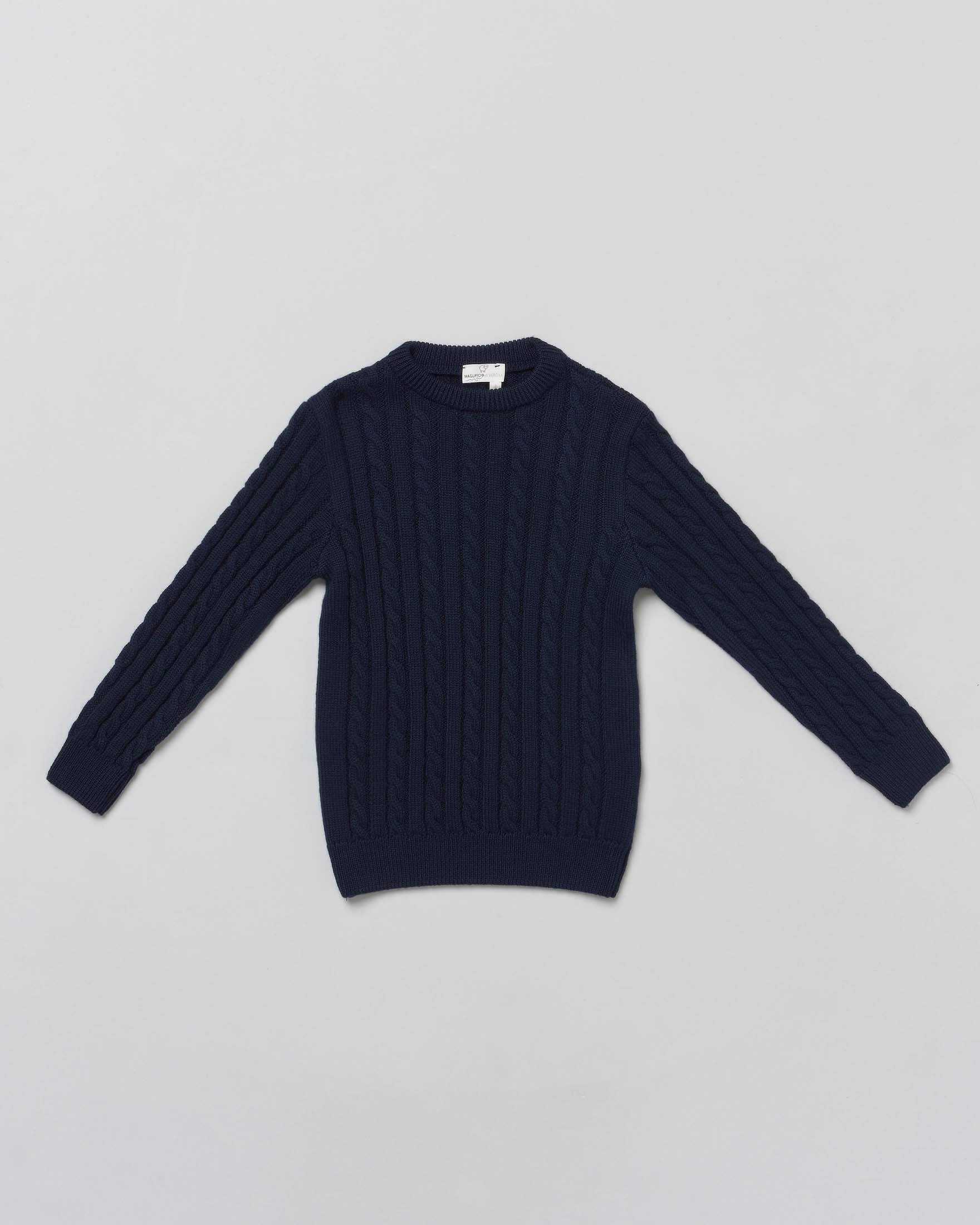 Maglia blu girocollo in pura lana merino con lavorazione a trecce