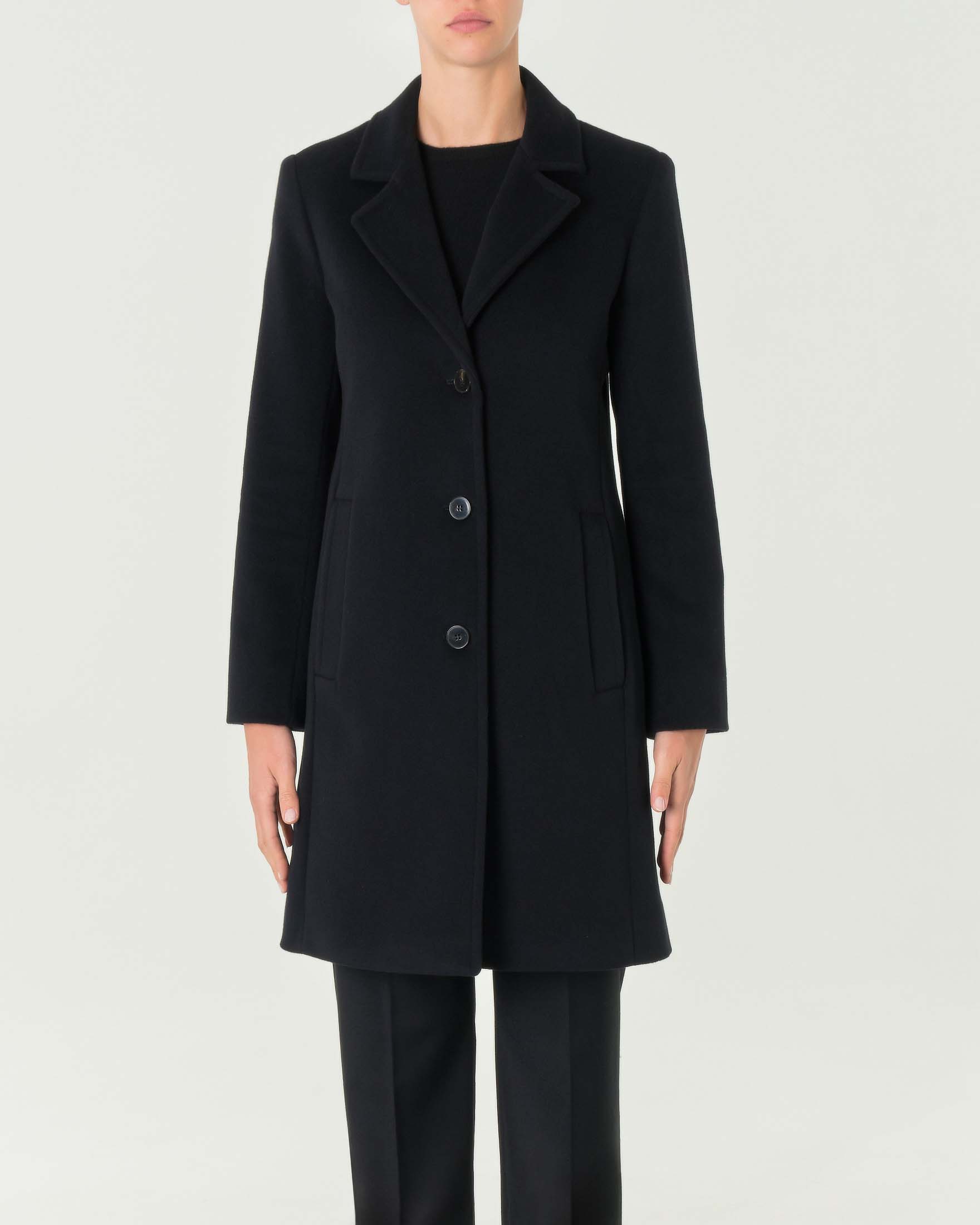 Cappottino nero sfiancato in misto lana vergine dal taglio a uomo image