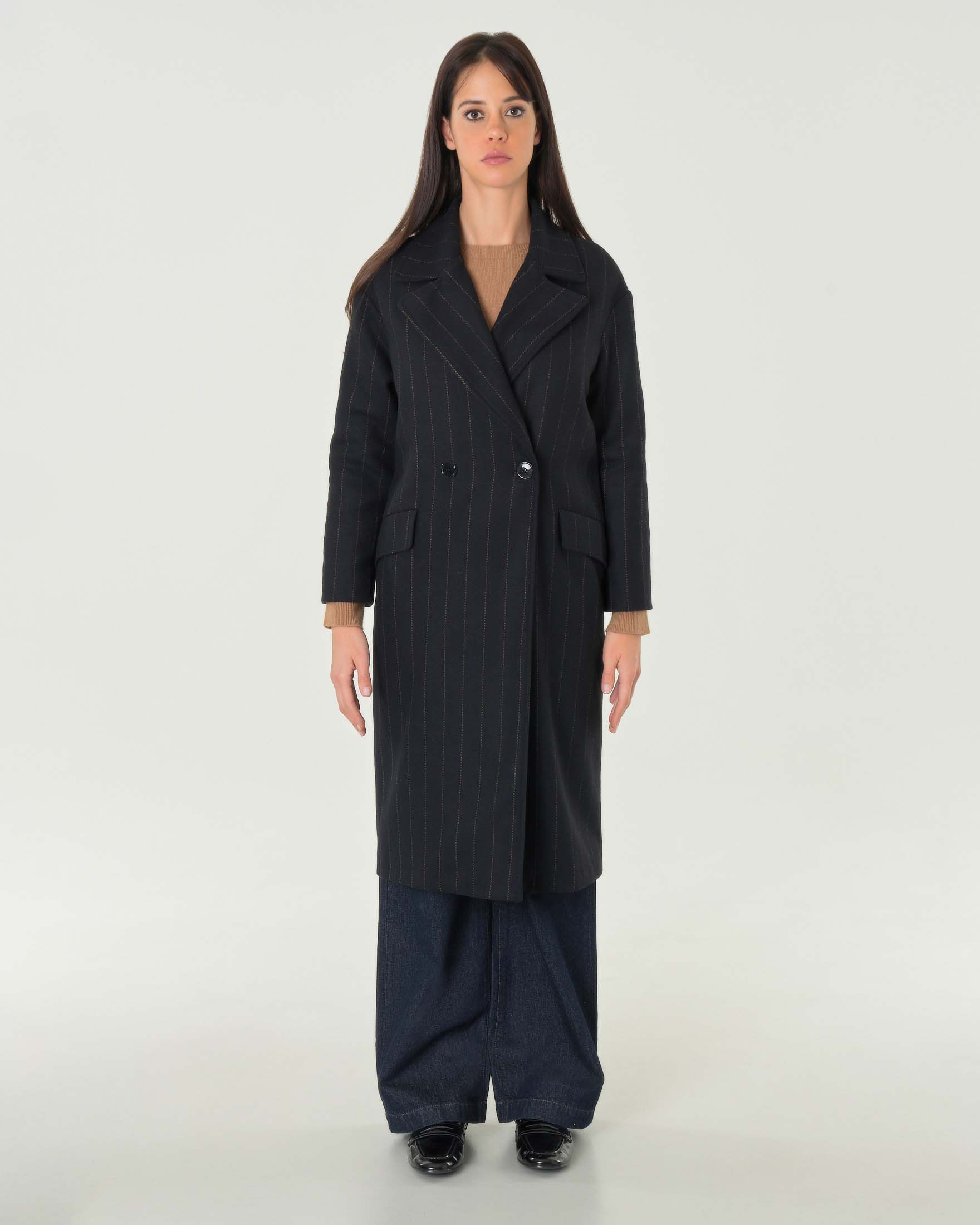 Cappotto midi nero gessato color cammello con scollo a rever e chiusura a doppiopetto image