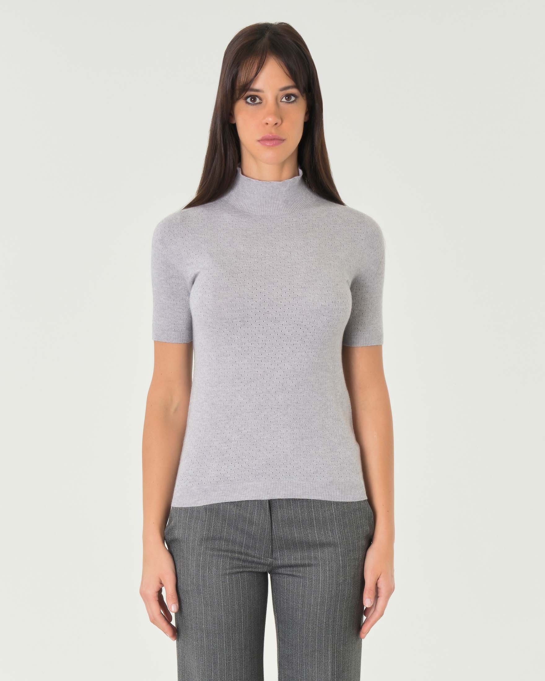 Maglia grigio peral a collo alto in misto viscosa a motivo traforato all over image