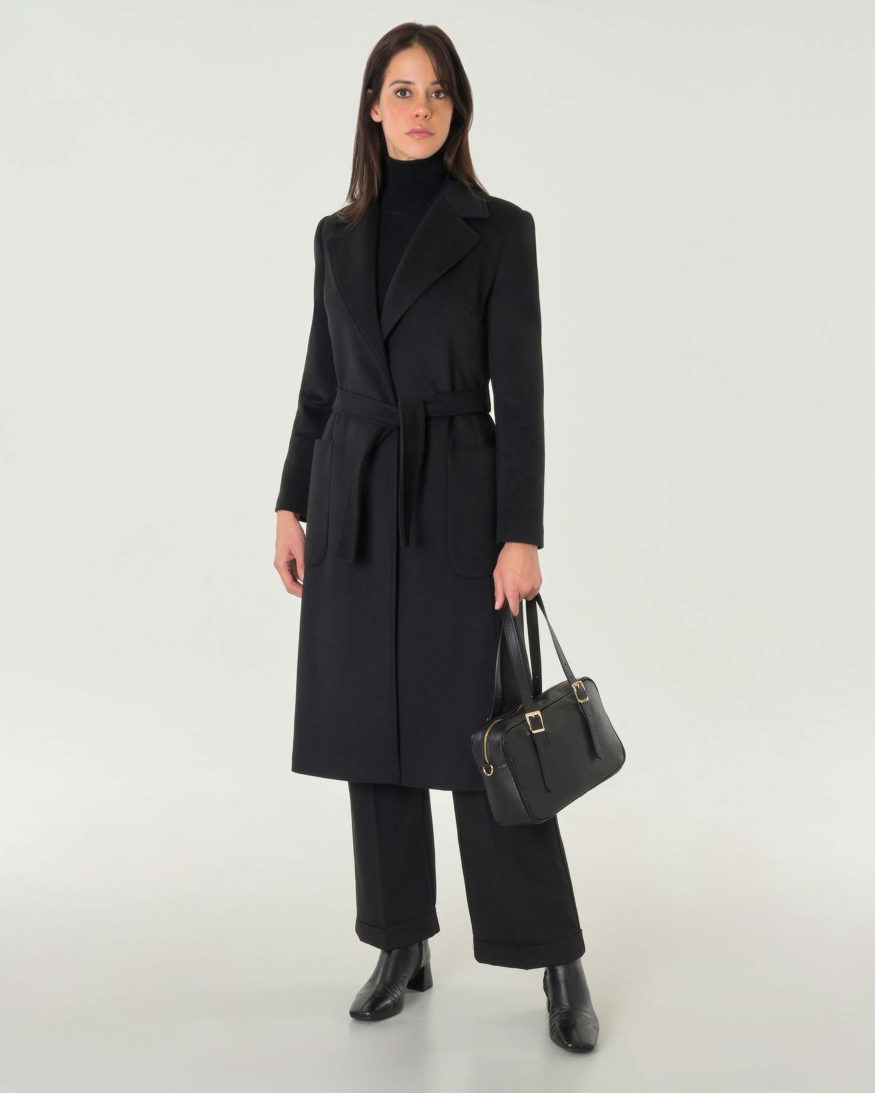 Cappotto nero a vestaglia in tessutto effetto lana con tasche applicate