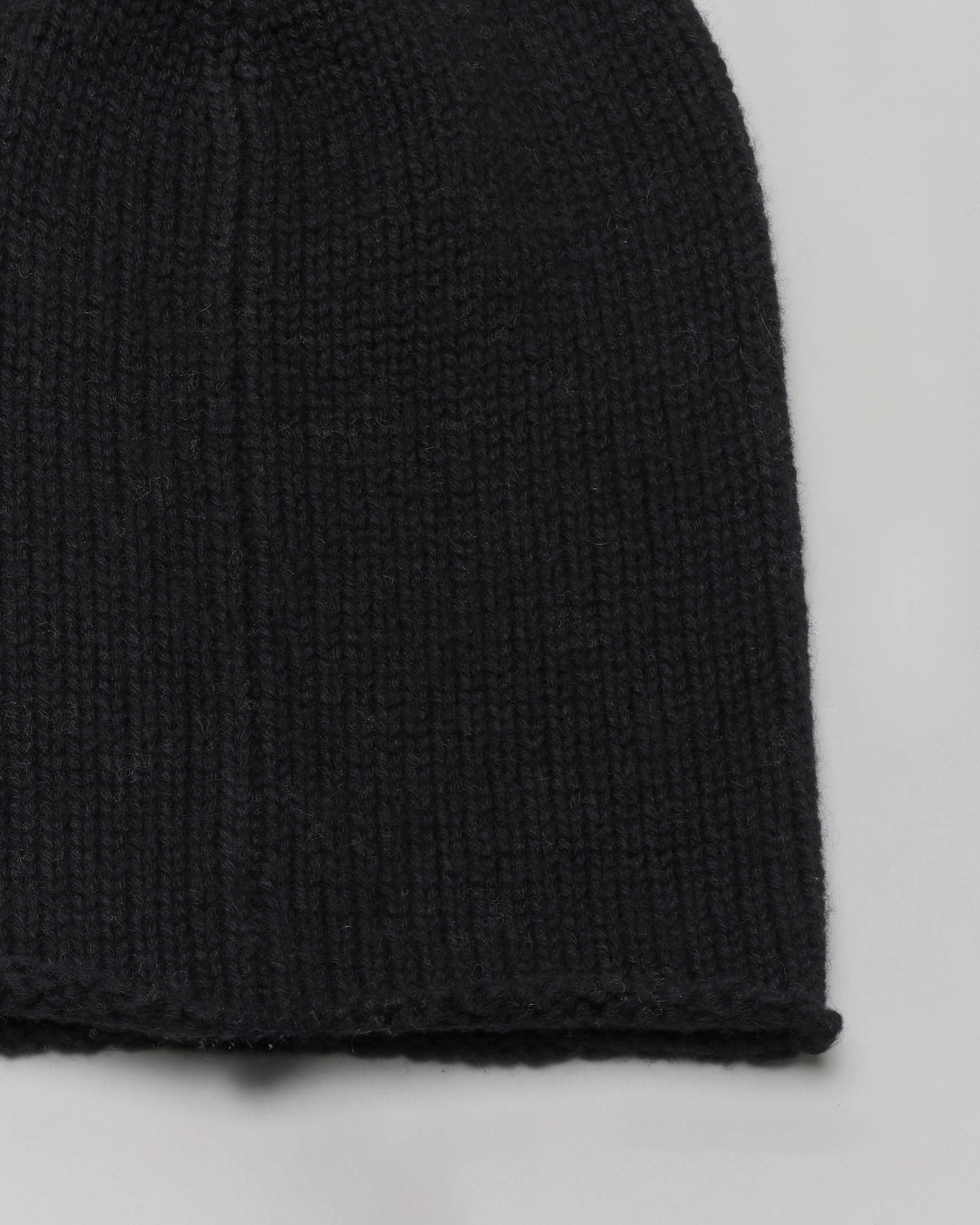 Berretto nero in cashmere lavorato a costa inglese image