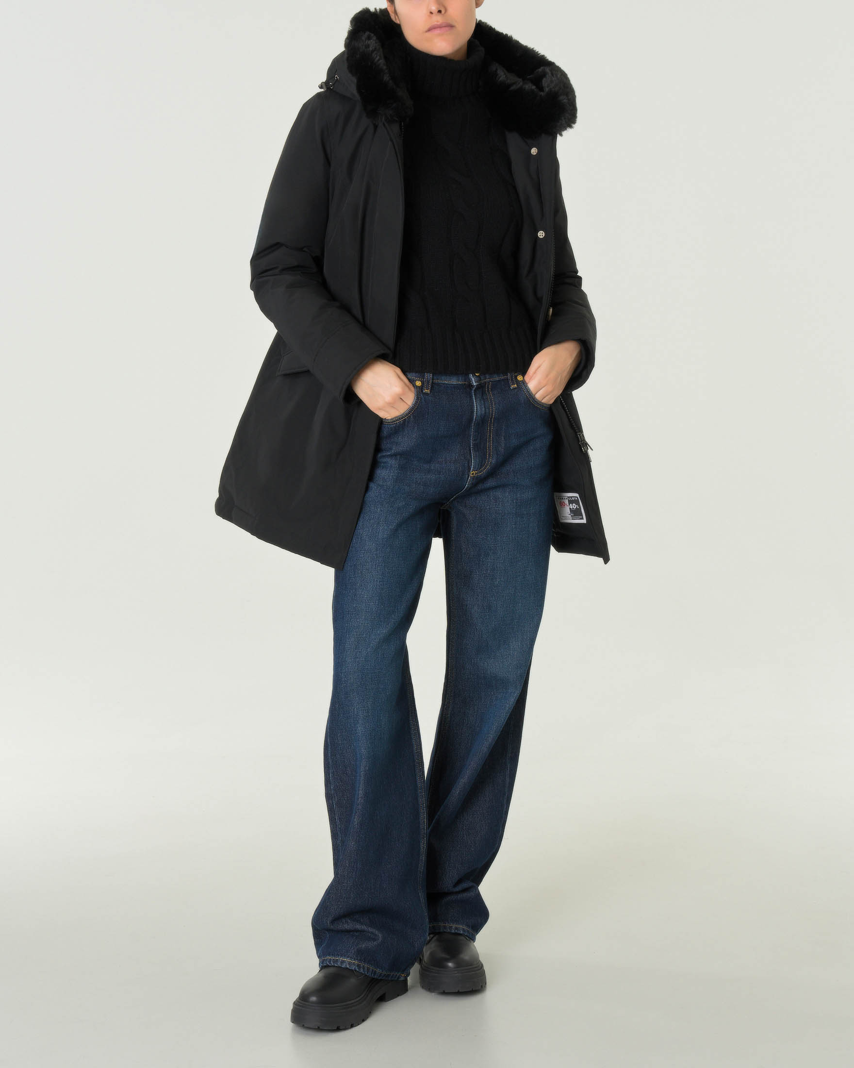 Parka Beaker nero in Ramar Cloth imbottito in piuma naturale con cappuccio foderato in pelliccia sintetica